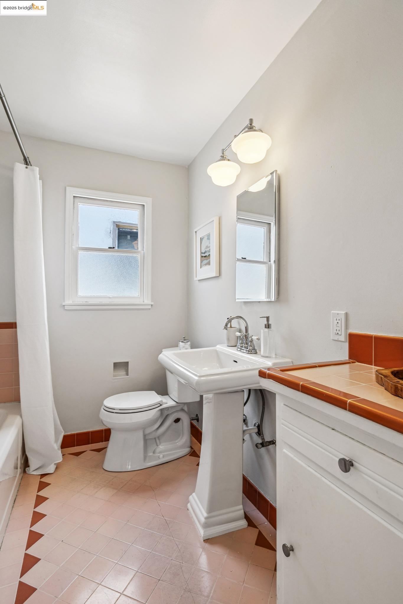 Detail Gallery Image 25 of 60 For 1635 Ocean View, Kensington,  CA 94707 - 2 Beds | 2 Baths