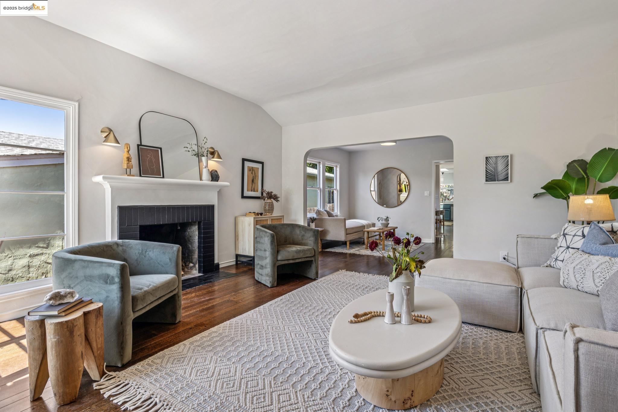 Detail Gallery Image 4 of 60 For 1635 Ocean View, Kensington,  CA 94707 - 2 Beds | 2 Baths