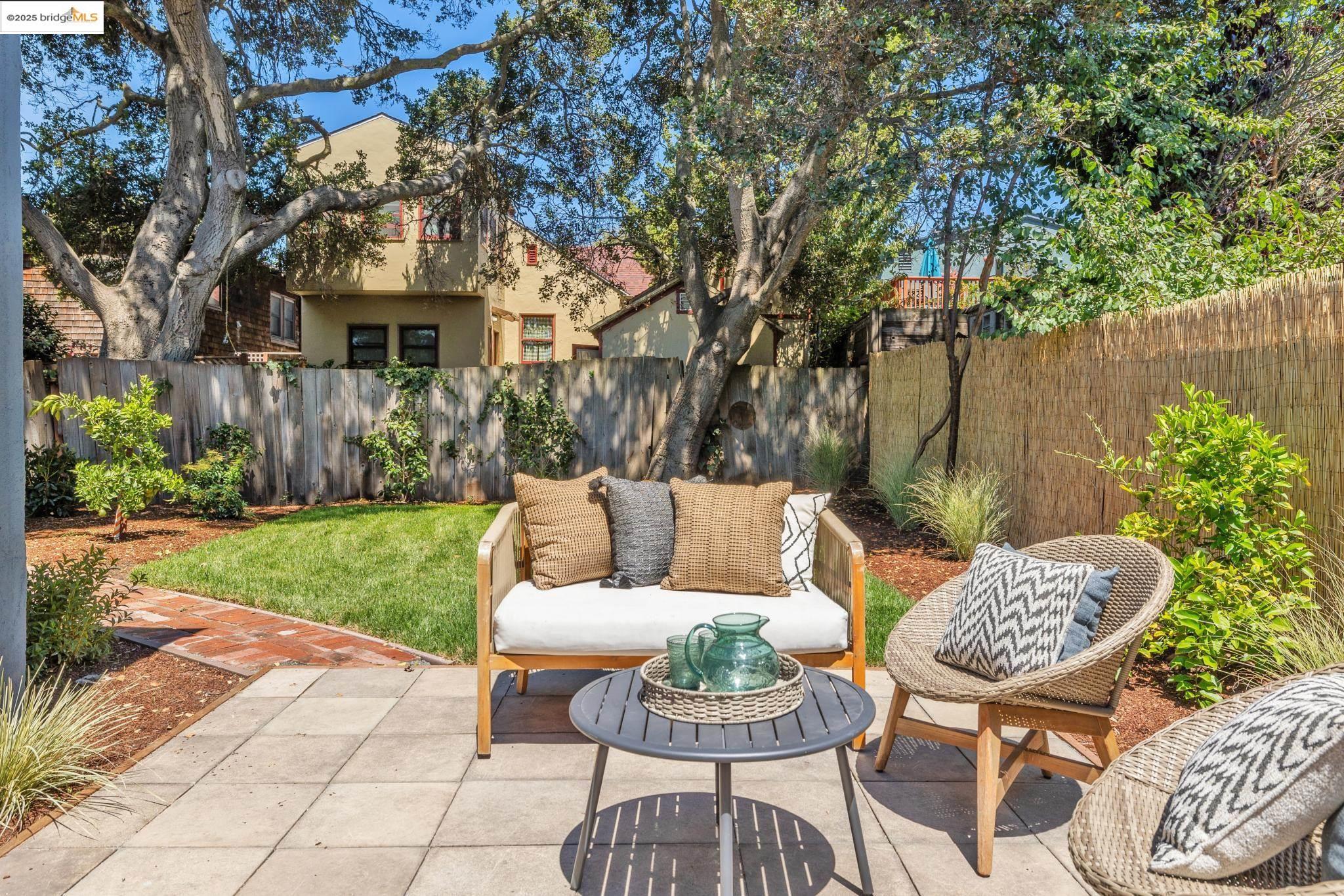 Detail Gallery Image 31 of 60 For 1635 Ocean View, Kensington,  CA 94707 - 2 Beds | 2 Baths