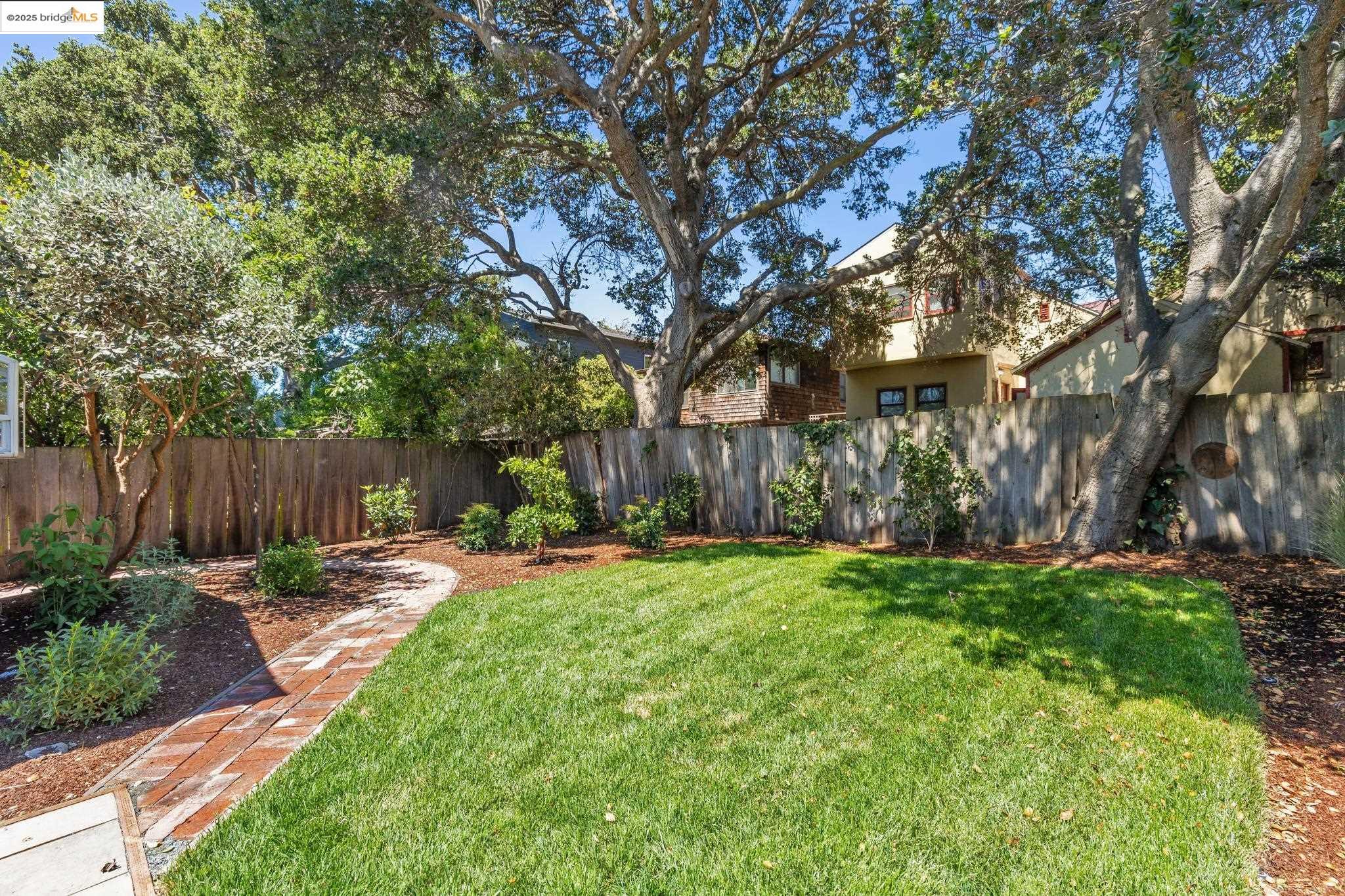 Detail Gallery Image 36 of 60 For 1635 Ocean View, Kensington,  CA 94707 - 2 Beds | 2 Baths
