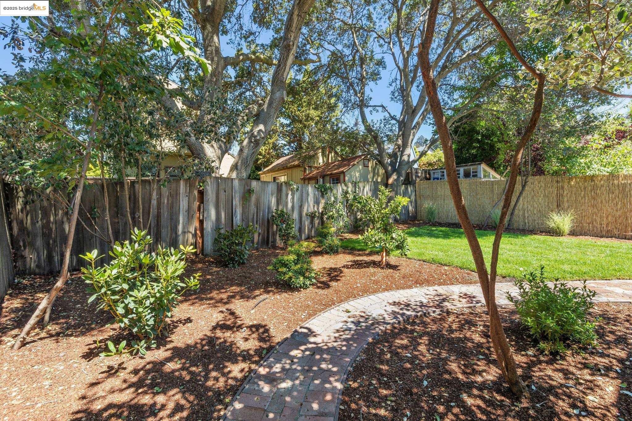 Detail Gallery Image 39 of 60 For 1635 Ocean View, Kensington,  CA 94707 - 2 Beds | 2 Baths