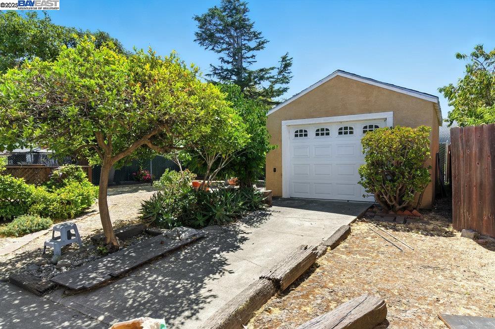 Detail Gallery Image 3 of 20 For 15967 Paseo Del Campo, San Lorenzo,  CA 94580 - 3 Beds | 1 Baths
