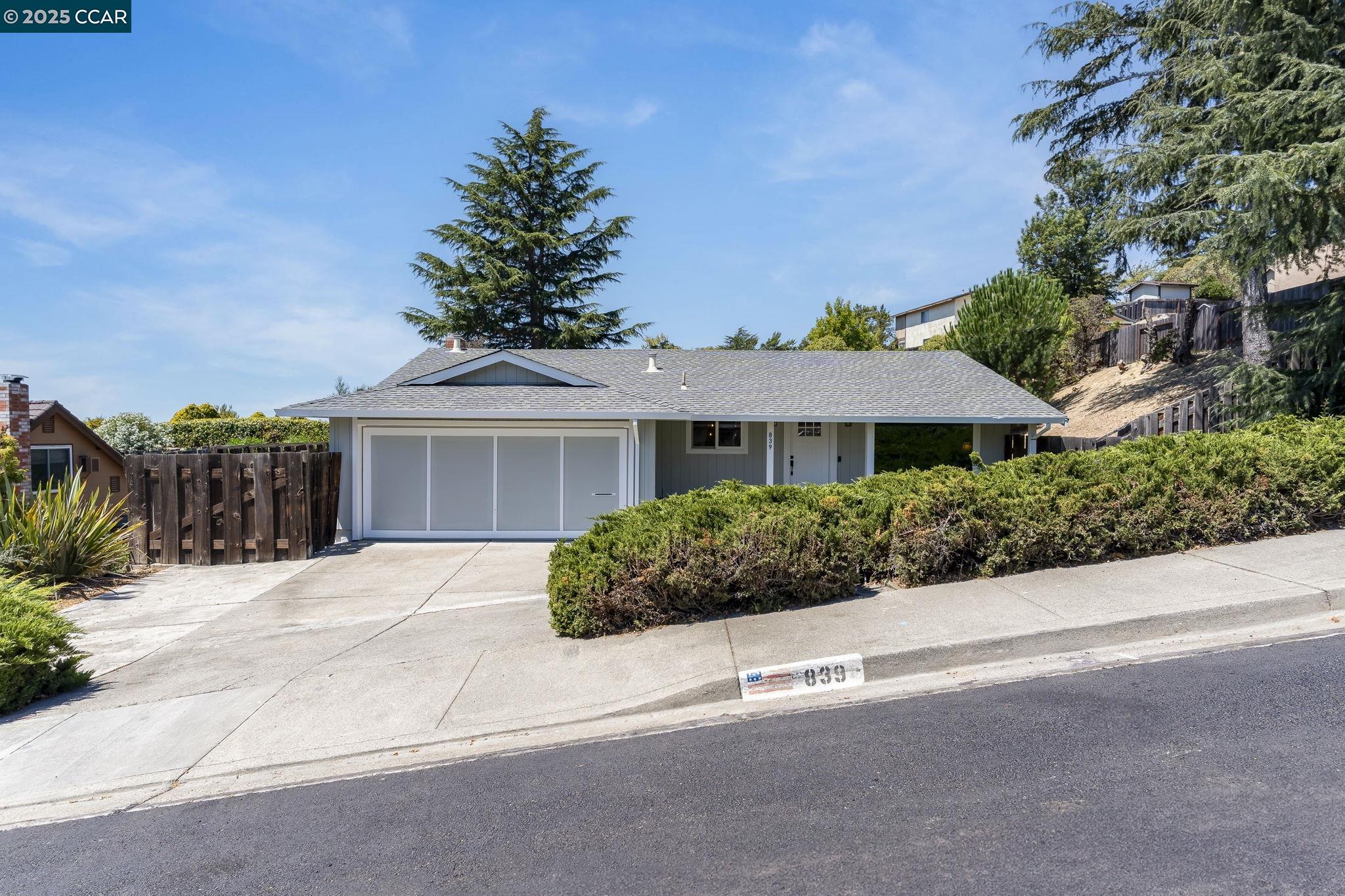 Detail Gallery Image 2 of 55 For 839 Reef Point Dr, Rodeo,  CA 94572-2018 - 3 Beds | 2 Baths