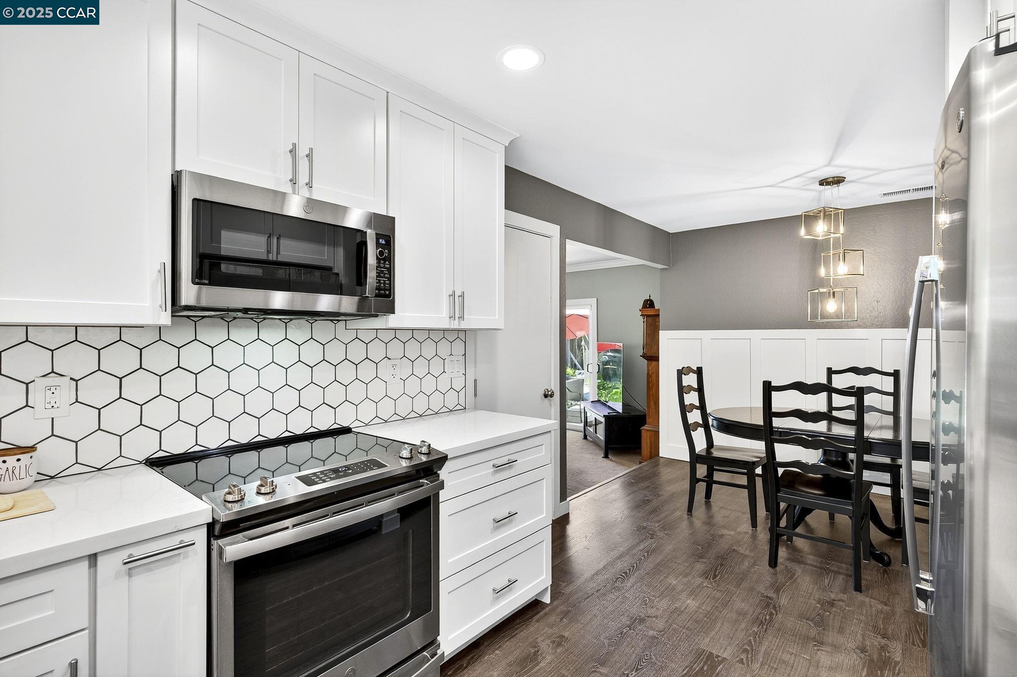 Detail Gallery Image 16 of 55 For 839 Reef Point Dr, Rodeo,  CA 94572-2018 - 3 Beds | 2 Baths