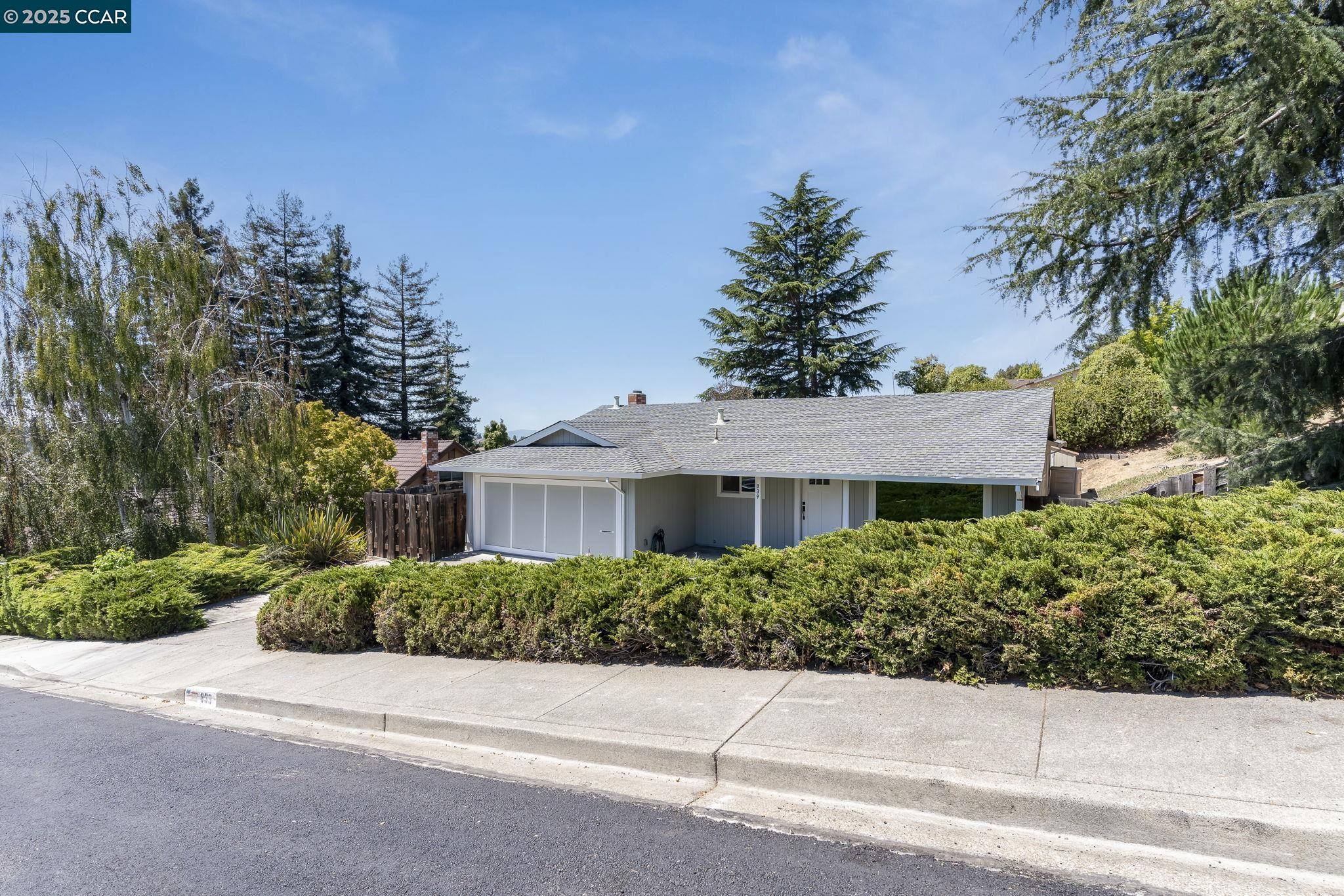 Detail Gallery Image 3 of 55 For 839 Reef Point Dr, Rodeo,  CA 94572-2018 - 3 Beds | 2 Baths