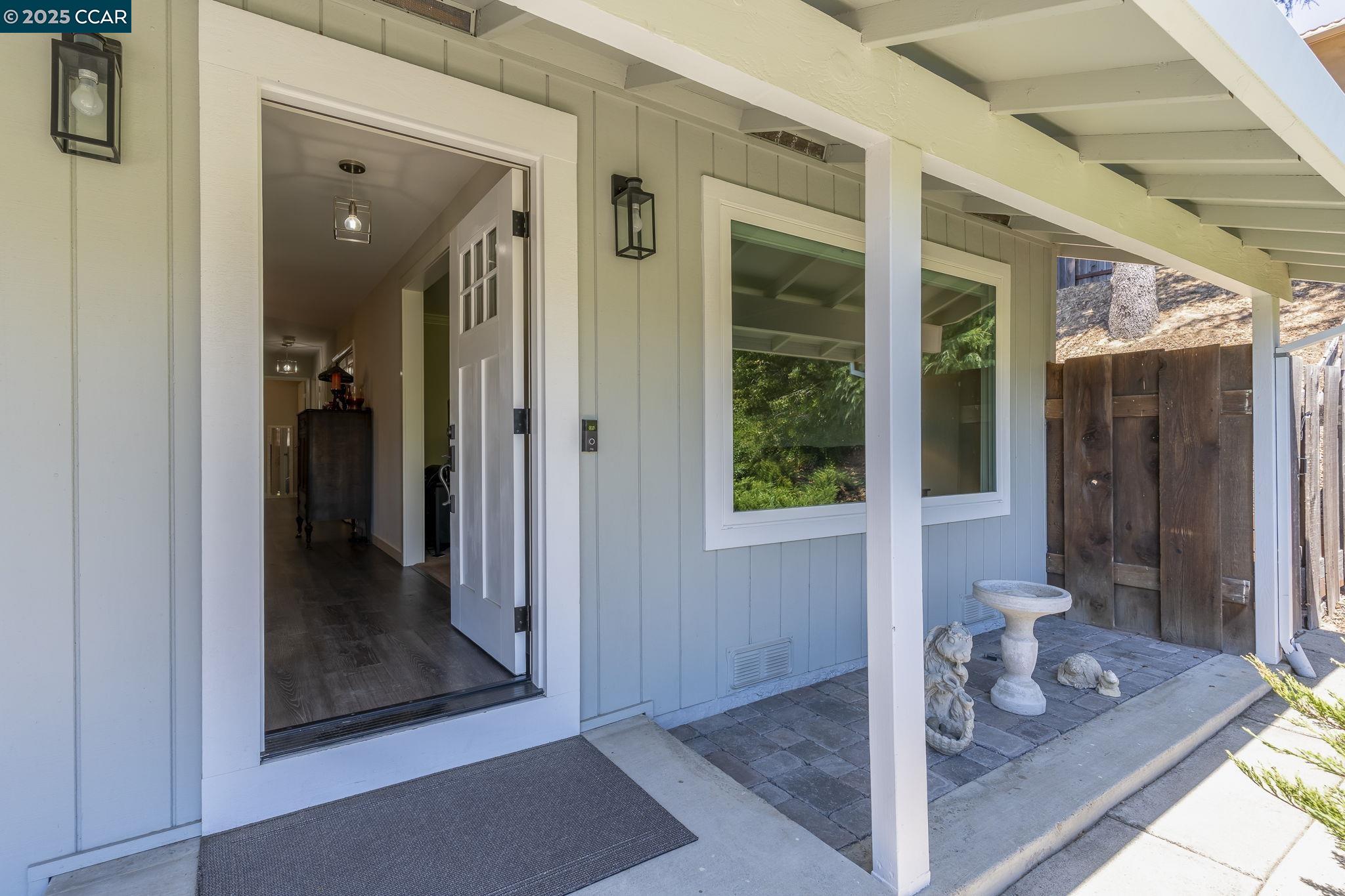 Detail Gallery Image 6 of 55 For 839 Reef Point Dr, Rodeo,  CA 94572-2018 - 3 Beds | 2 Baths
