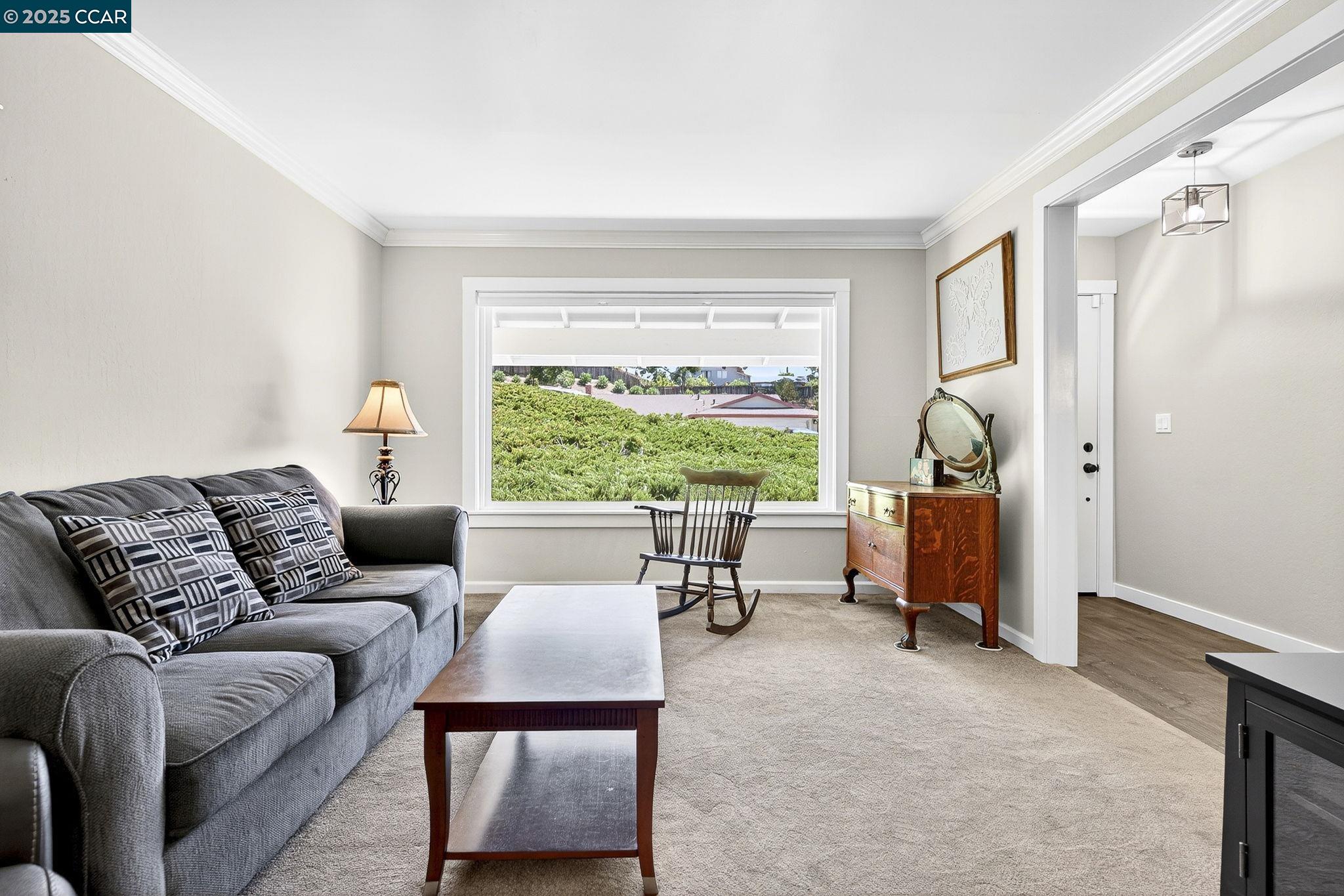 Detail Gallery Image 8 of 55 For 839 Reef Point Dr, Rodeo,  CA 94572-2018 - 3 Beds | 2 Baths