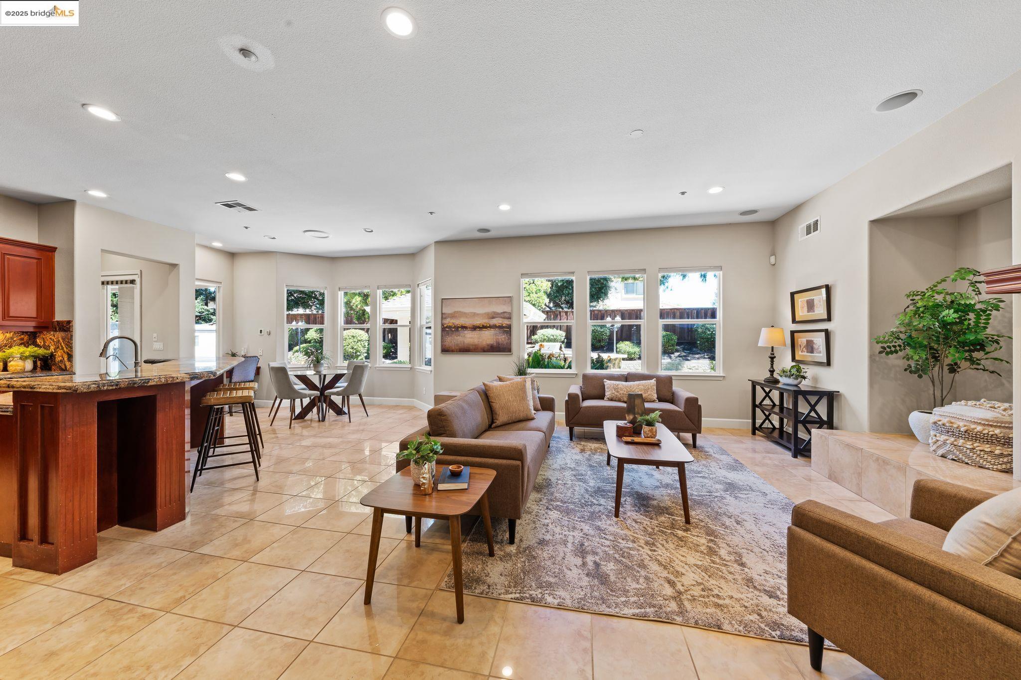 Detail Gallery Image 11 of 60 For 185 Campo Ct, Livermore,  CA 94550 - 5 Beds | 4/1 Baths
