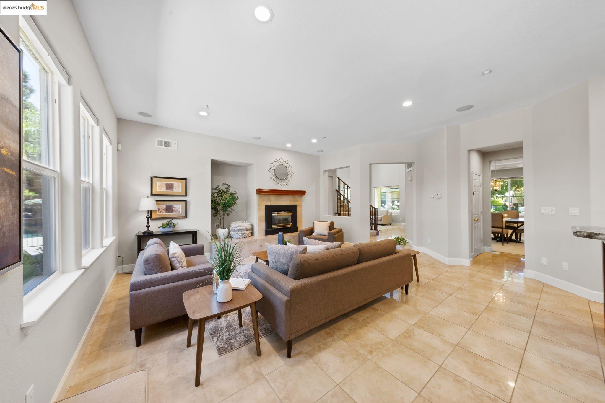Detail Gallery Image 14 of 60 For 185 Campo Ct, Livermore,  CA 94550 - 5 Beds | 4/1 Baths