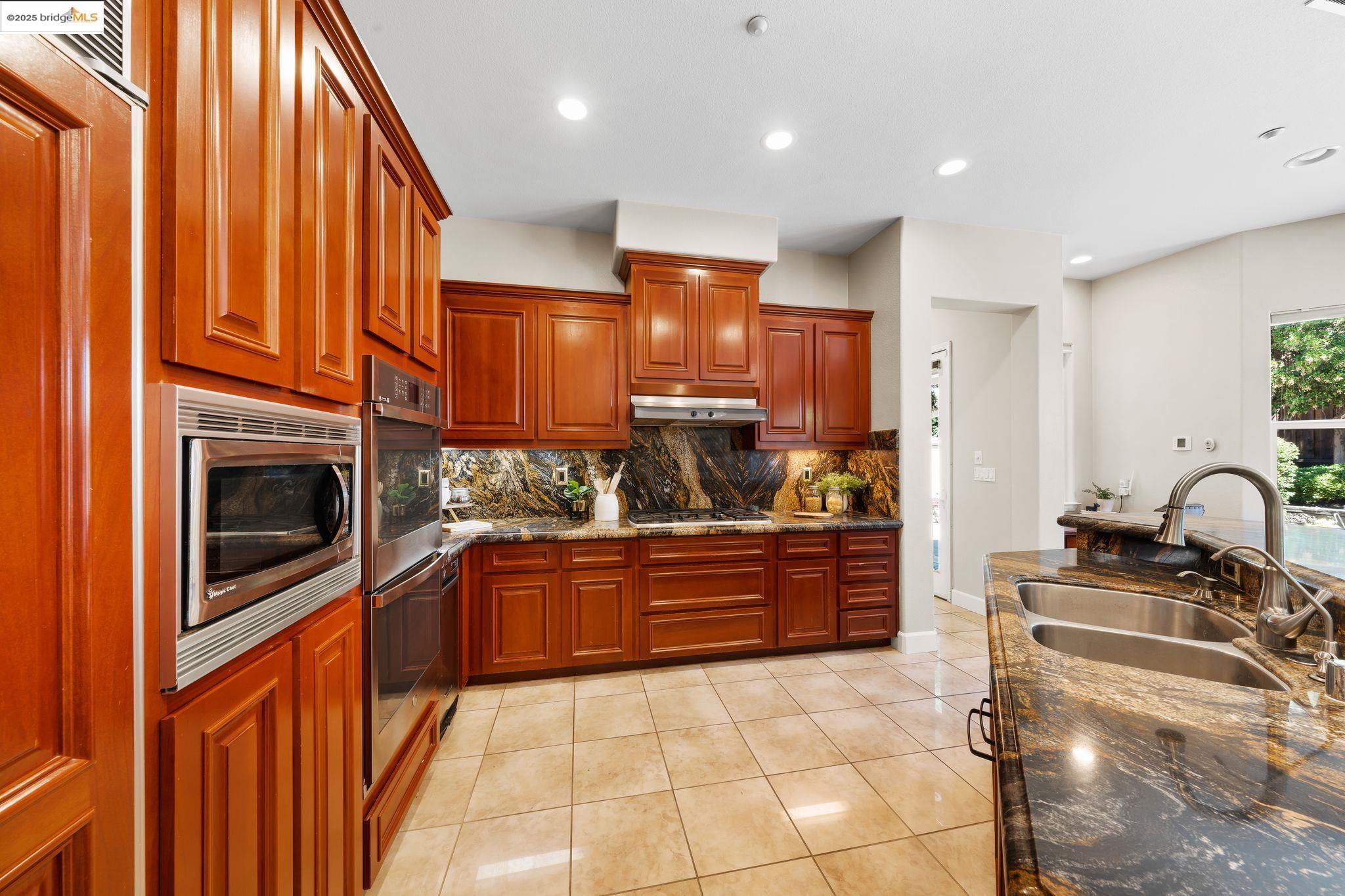Detail Gallery Image 19 of 60 For 185 Campo Ct, Livermore,  CA 94550 - 5 Beds | 4/1 Baths