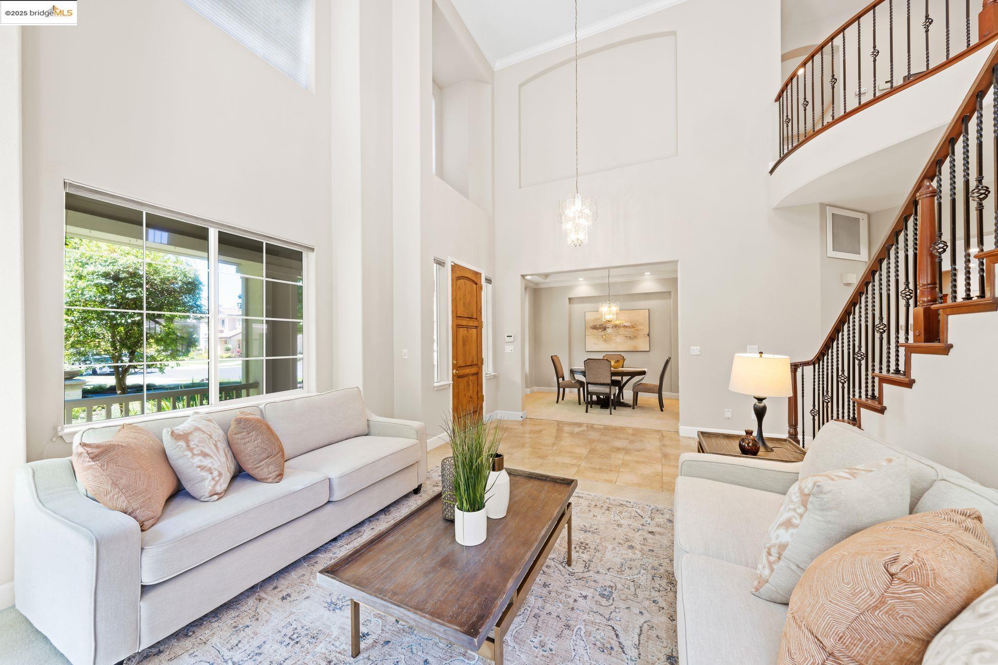 Detail Gallery Image 10 of 60 For 185 Campo Ct, Livermore,  CA 94550 - 5 Beds | 4/1 Baths