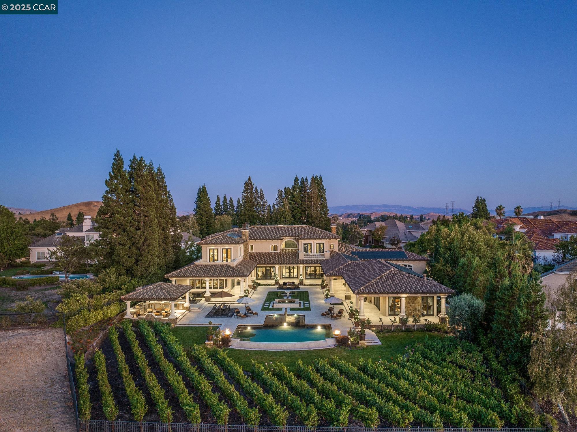Detail Gallery Image 5 of 60 For 940 Eagle Ridge Dr, Danville,  CA 94506 - 6 Beds | 7/1 Baths