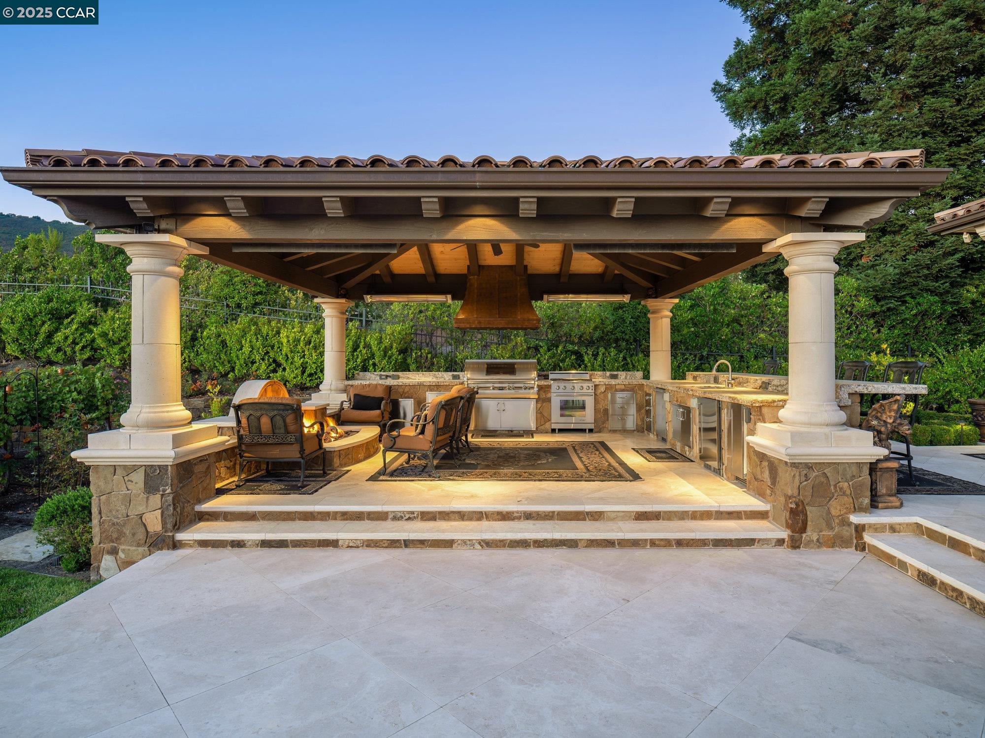 Detail Gallery Image 9 of 60 For 940 Eagle Ridge Dr, Danville,  CA 94506 - 6 Beds | 7/1 Baths