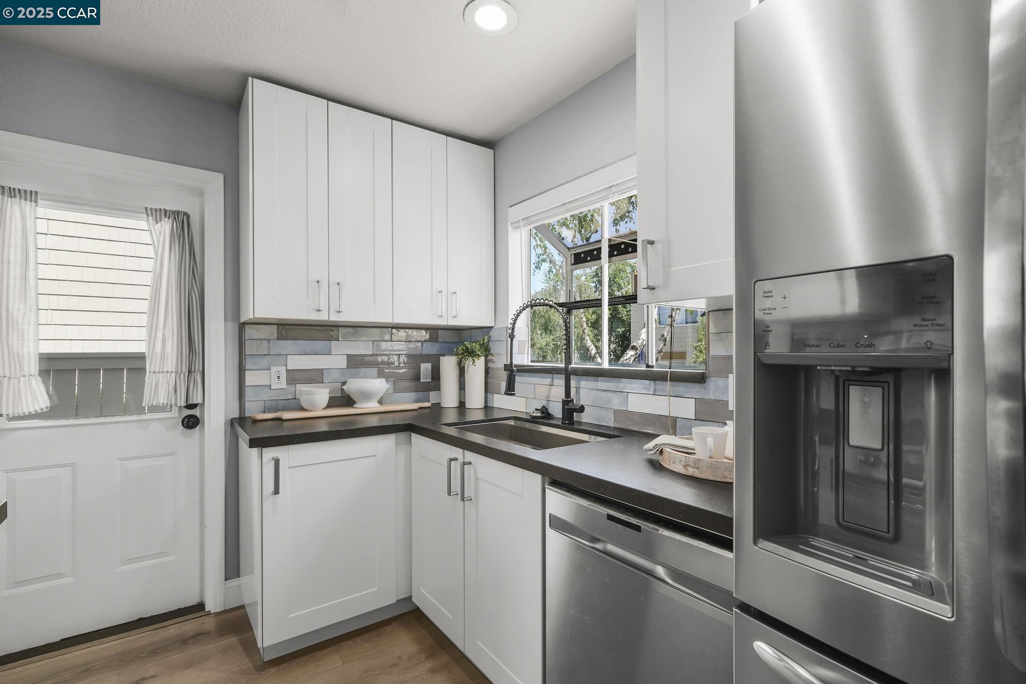 Detail Gallery Image 14 of 36 For 109 Fig Tree Lane, Martinez,  CA 94553 - 2 Beds | 2/1 Baths