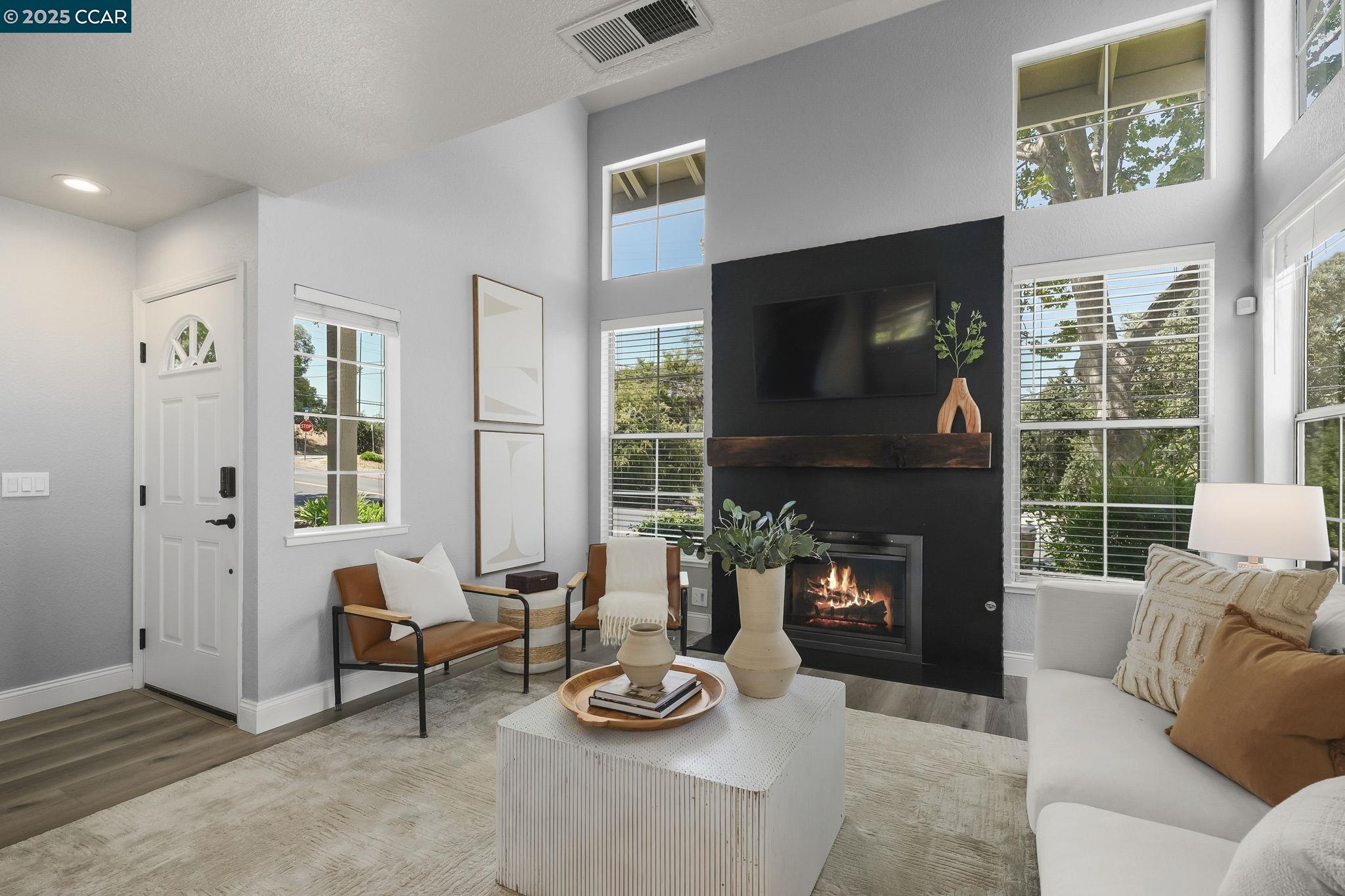 Detail Gallery Image 4 of 36 For 109 Fig Tree Lane, Martinez,  CA 94553 - 2 Beds | 2/1 Baths