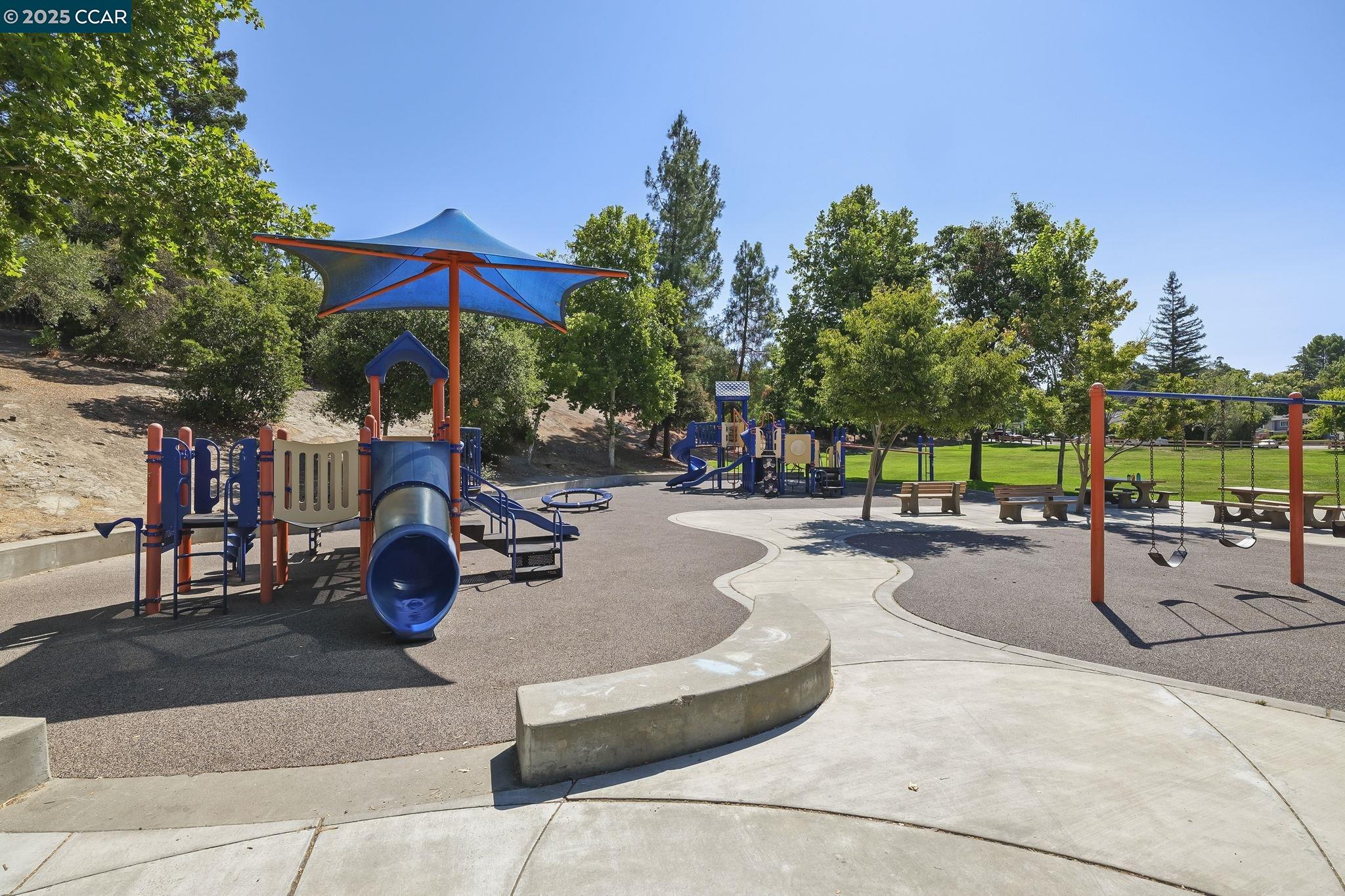 Detail Gallery Image 35 of 36 For 109 Fig Tree Lane, Martinez,  CA 94553 - 2 Beds | 2/1 Baths