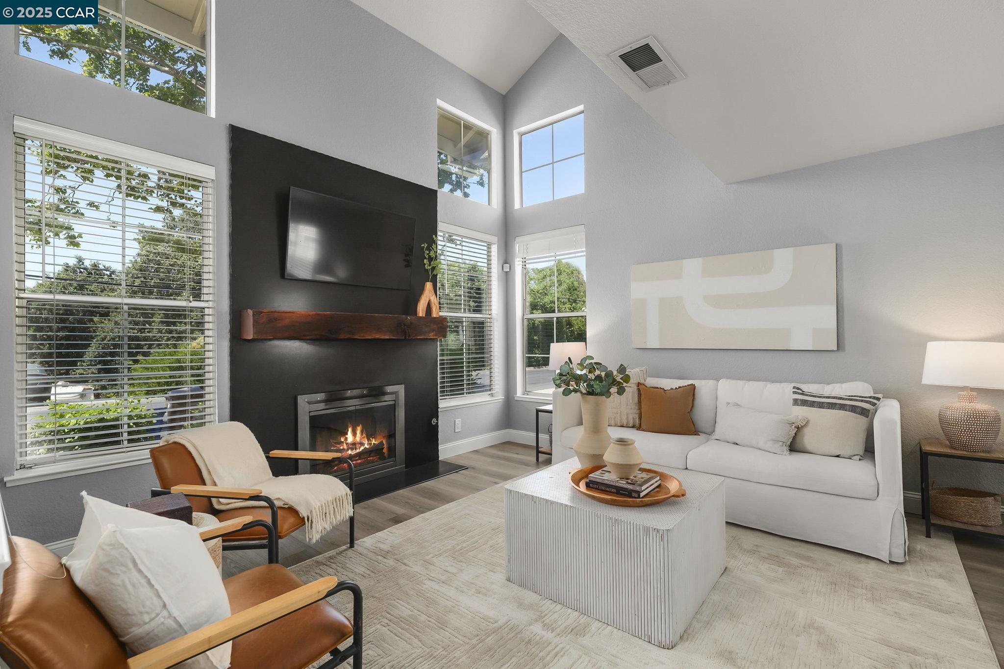 Detail Gallery Image 5 of 36 For 109 Fig Tree Lane, Martinez,  CA 94553 - 2 Beds | 2/1 Baths