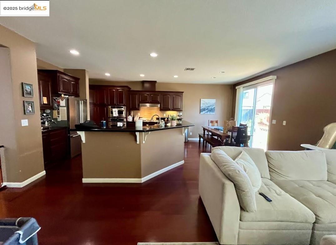 Detail Gallery Image 4 of 11 For 6160 Seneca Cir, Discovery Bay,  CA 94505 - 5 Beds | 3 Baths