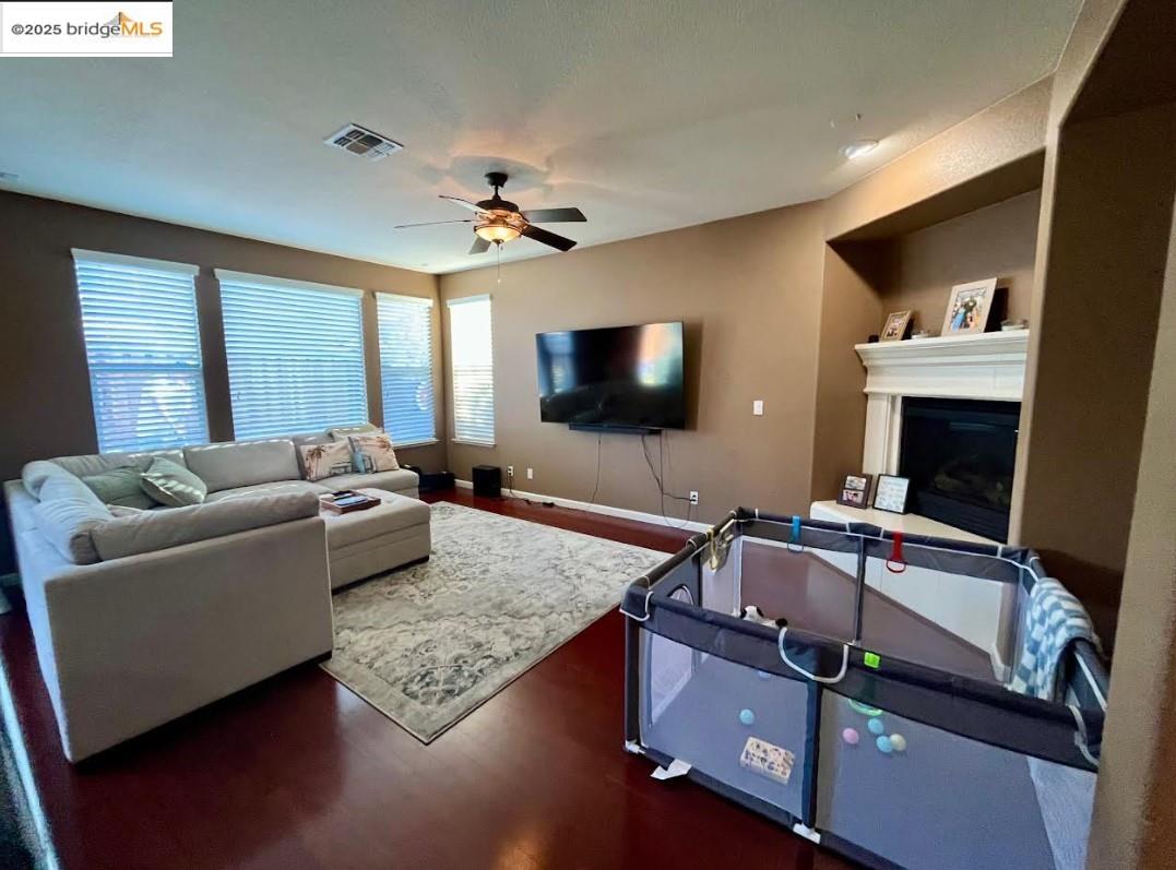 Detail Gallery Image 8 of 11 For 6160 Seneca Cir, Discovery Bay,  CA 94505 - 5 Beds | 3 Baths