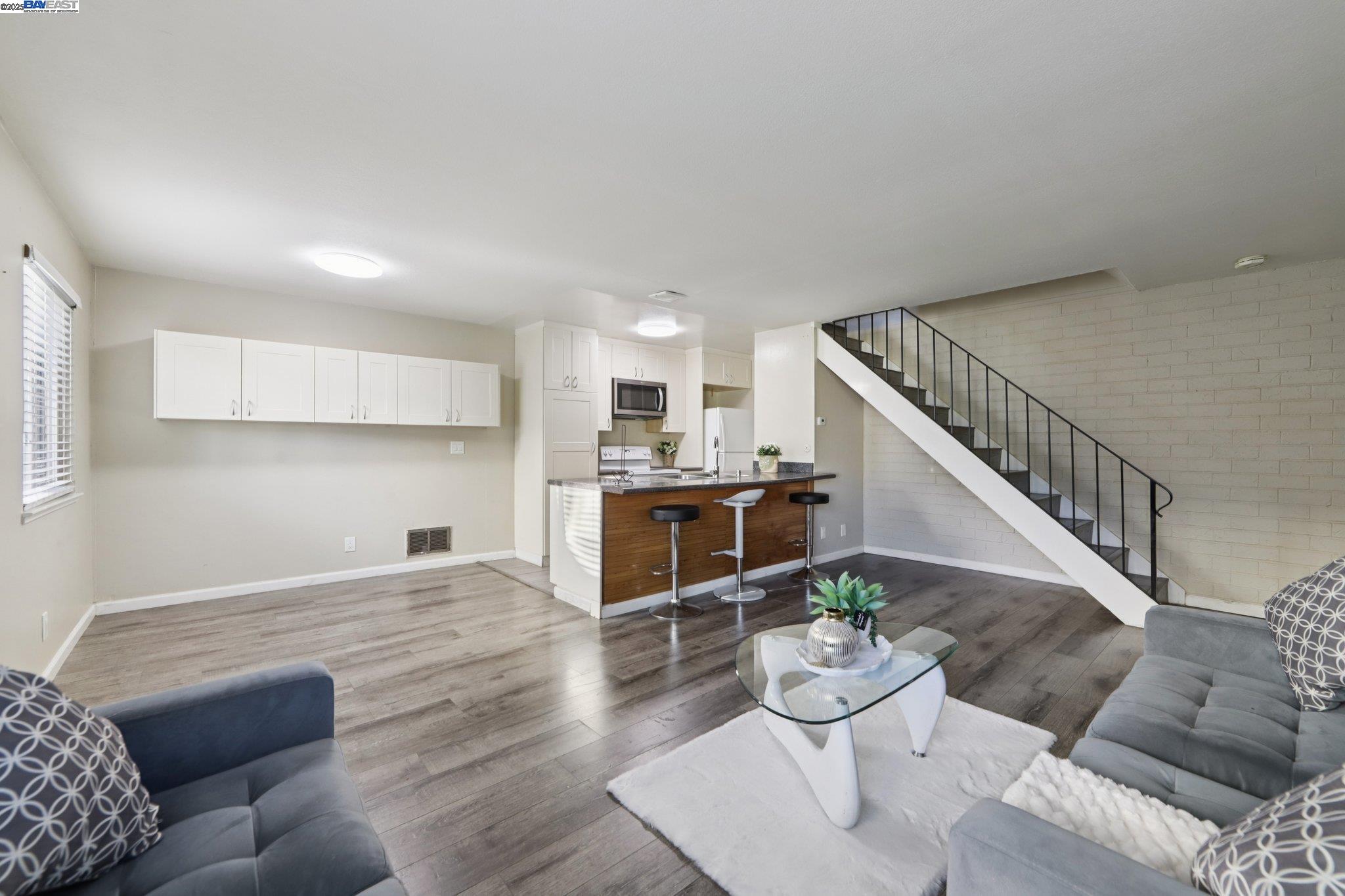 Detail Gallery Image 7 of 23 For 34717 Alvarado Niles Rd #3,  Union City,  CA 94587 - 2 Beds | 1 Baths
