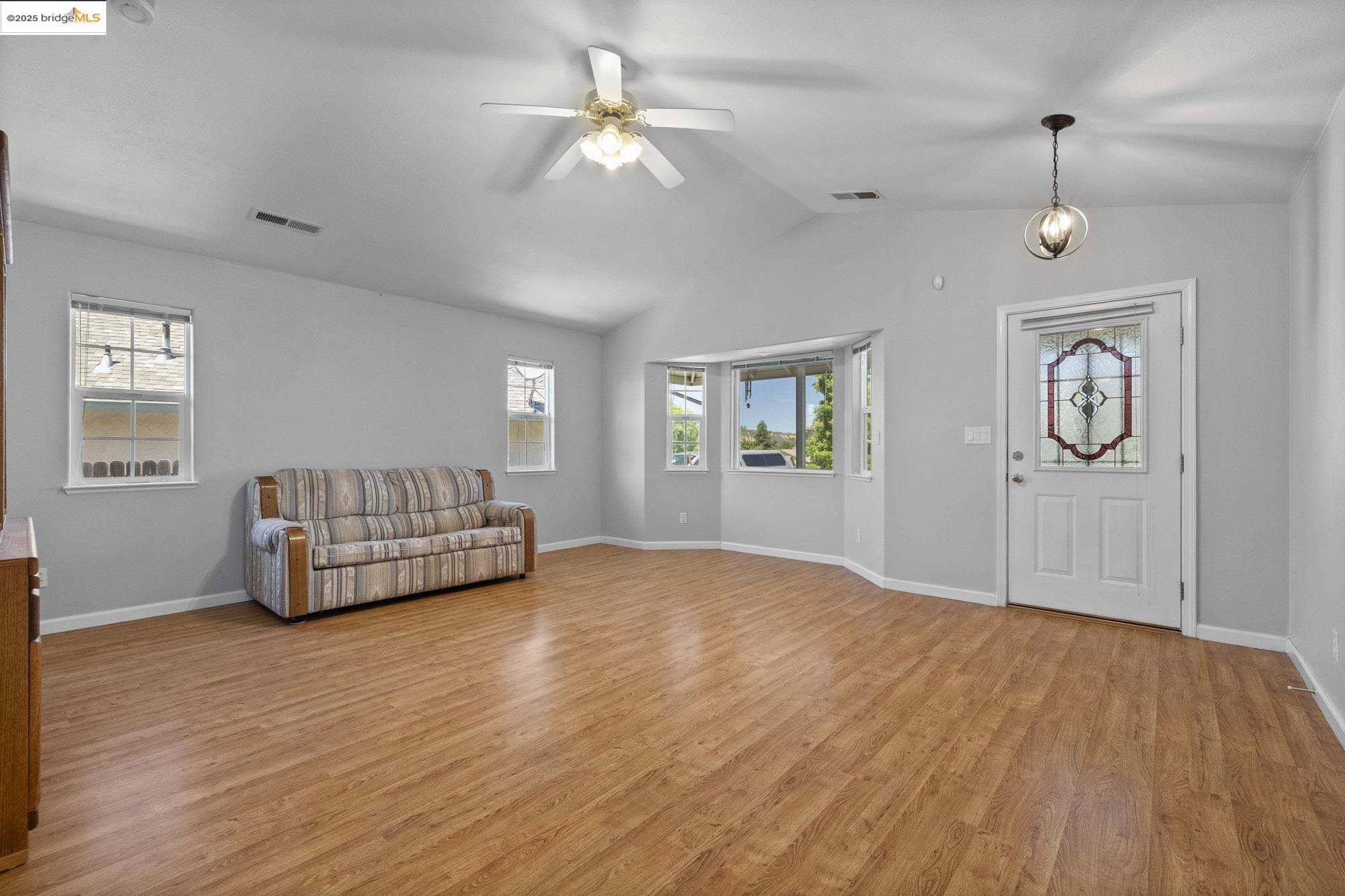 Detail Gallery Image 11 of 51 For 17538 Twin Oak Dr, Jamestown,  CA 95327 - 3 Beds | 2 Baths