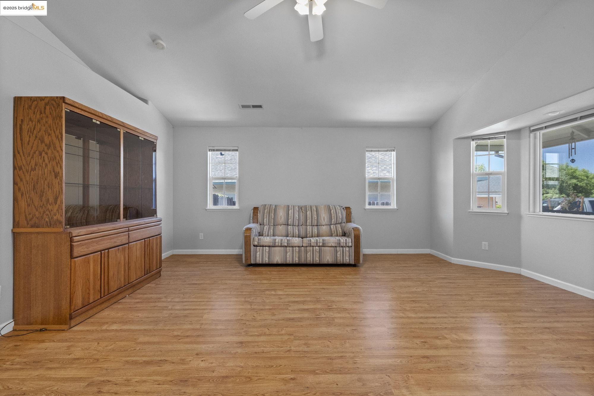 Detail Gallery Image 13 of 51 For 17538 Twin Oak Dr, Jamestown,  CA 95327 - 3 Beds | 2 Baths