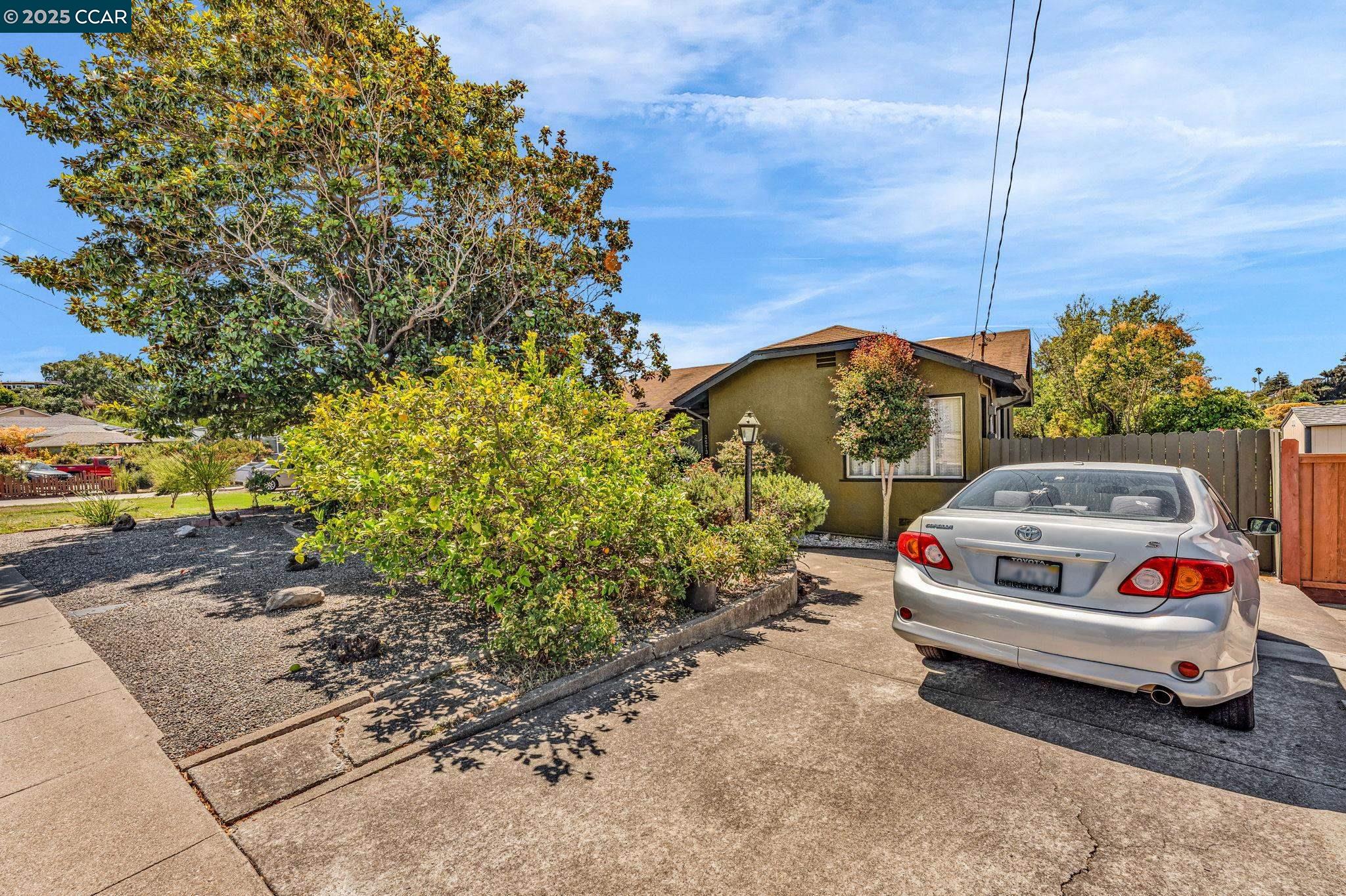 Detail Gallery Image 1 of 54 For 2573 Tara Hills Dr, San Pablo,  CA 94806 - 3 Beds | 1 Baths