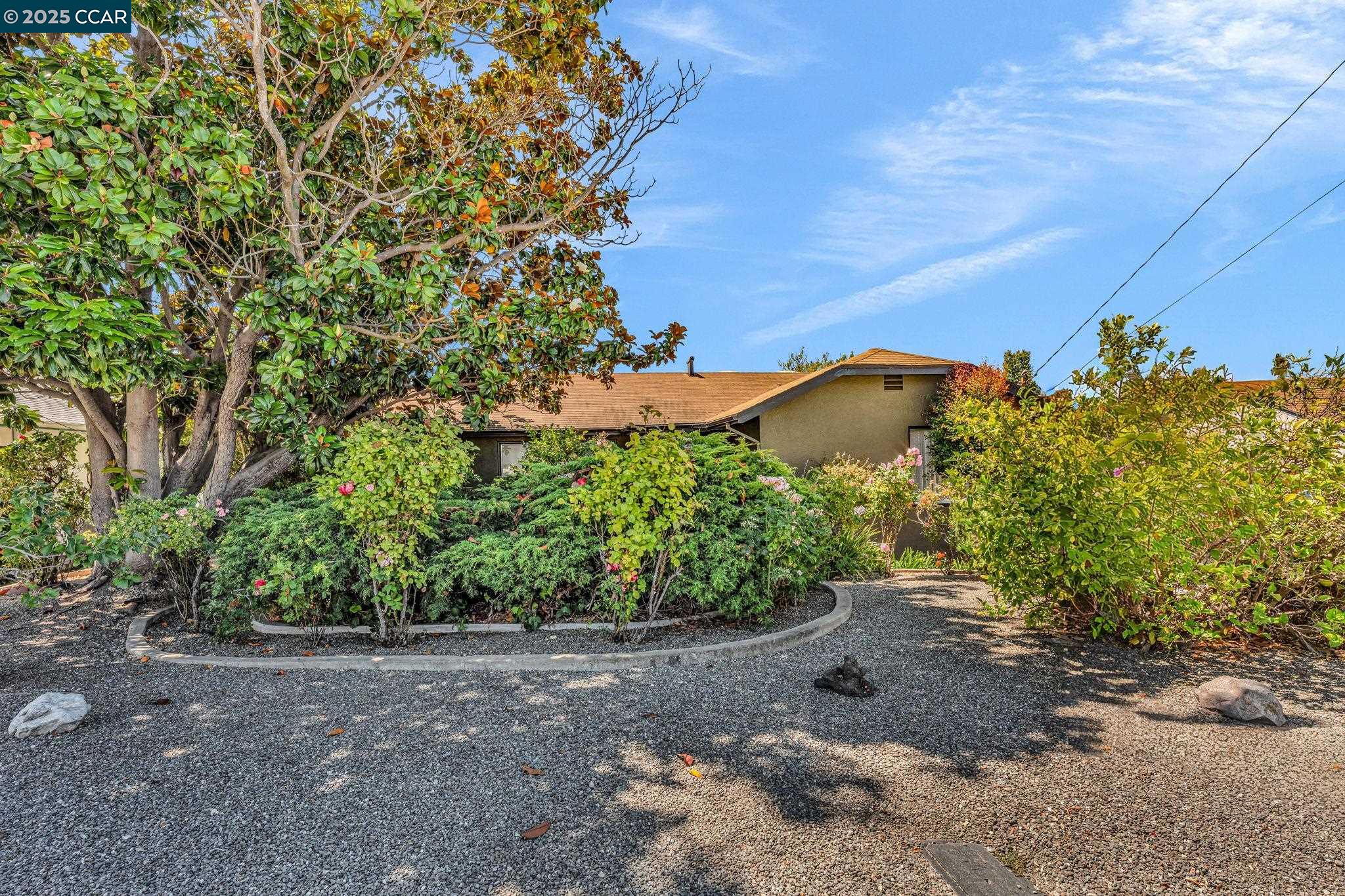 Detail Gallery Image 2 of 54 For 2573 Tara Hills Dr, San Pablo,  CA 94806 - 3 Beds | 1 Baths