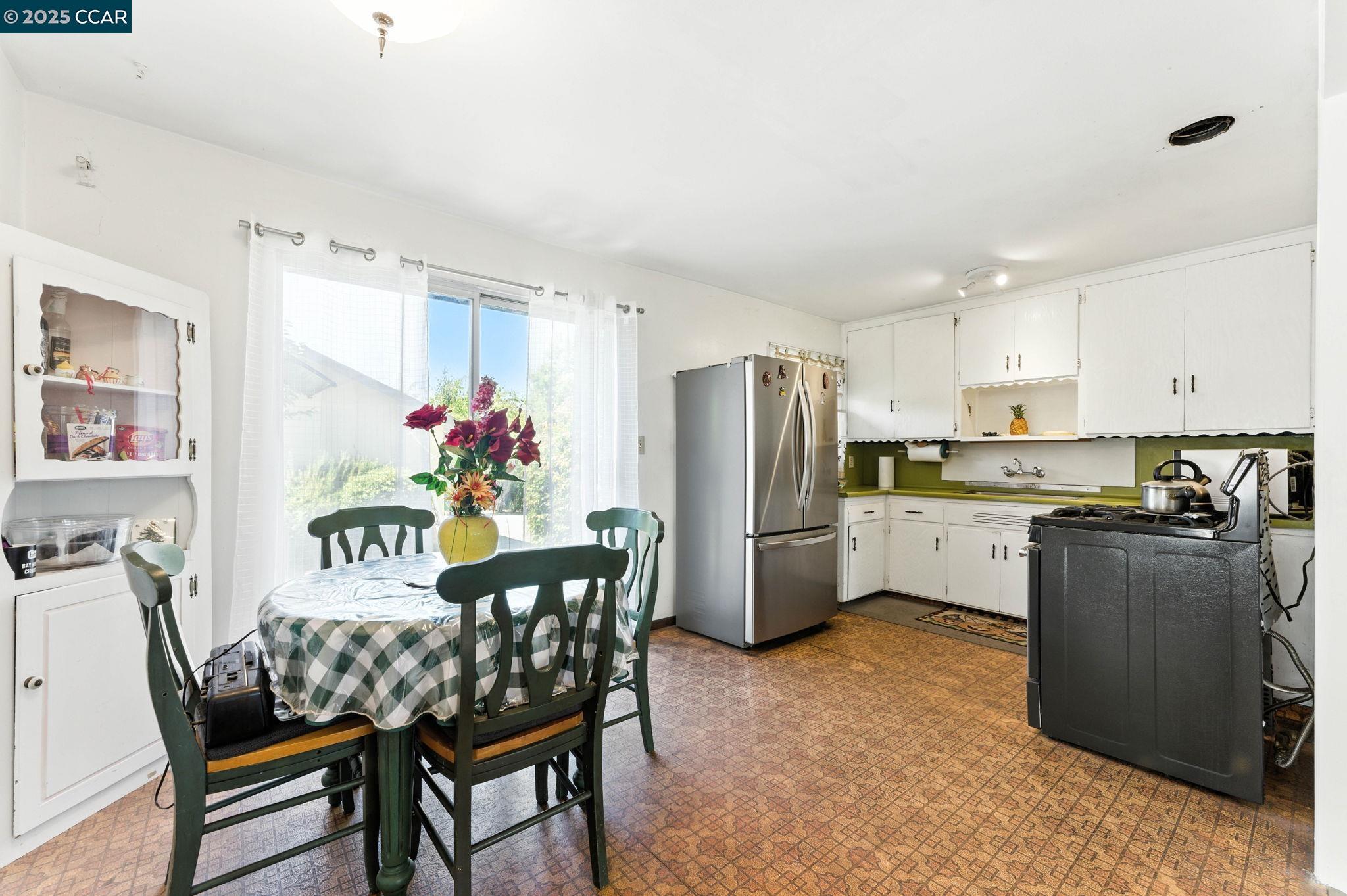 Detail Gallery Image 15 of 54 For 2573 Tara Hills Dr, San Pablo,  CA 94806 - 3 Beds | 1 Baths