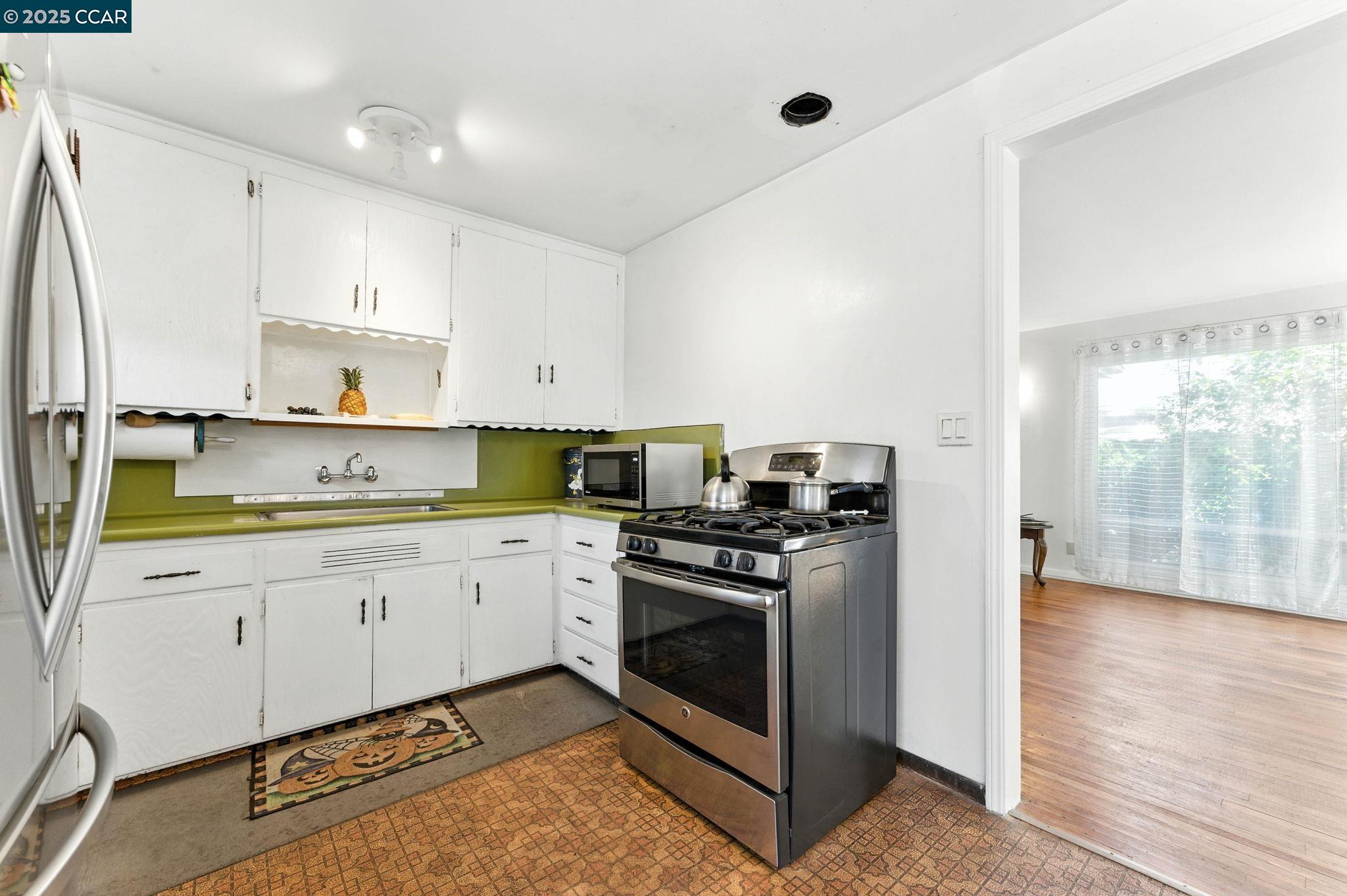 Detail Gallery Image 18 of 54 For 2573 Tara Hills Dr, San Pablo,  CA 94806 - 3 Beds | 1 Baths