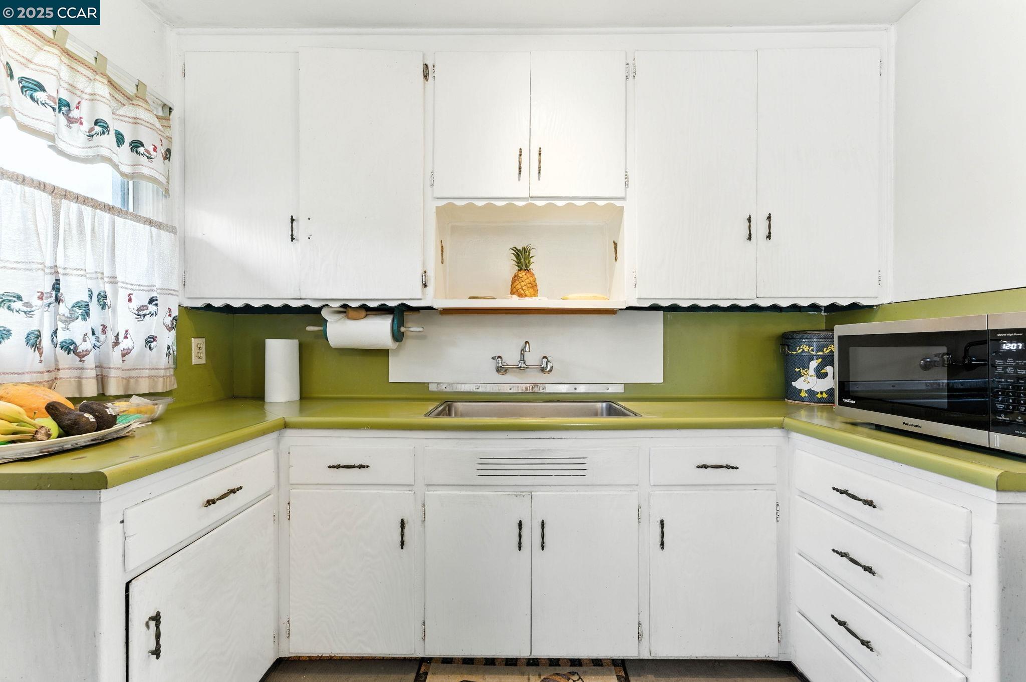 Detail Gallery Image 19 of 54 For 2573 Tara Hills Dr, San Pablo,  CA 94806 - 3 Beds | 1 Baths