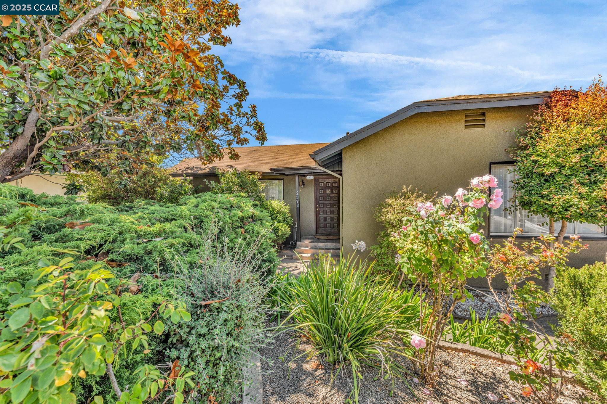 Detail Gallery Image 4 of 54 For 2573 Tara Hills Dr, San Pablo,  CA 94806 - 3 Beds | 1 Baths