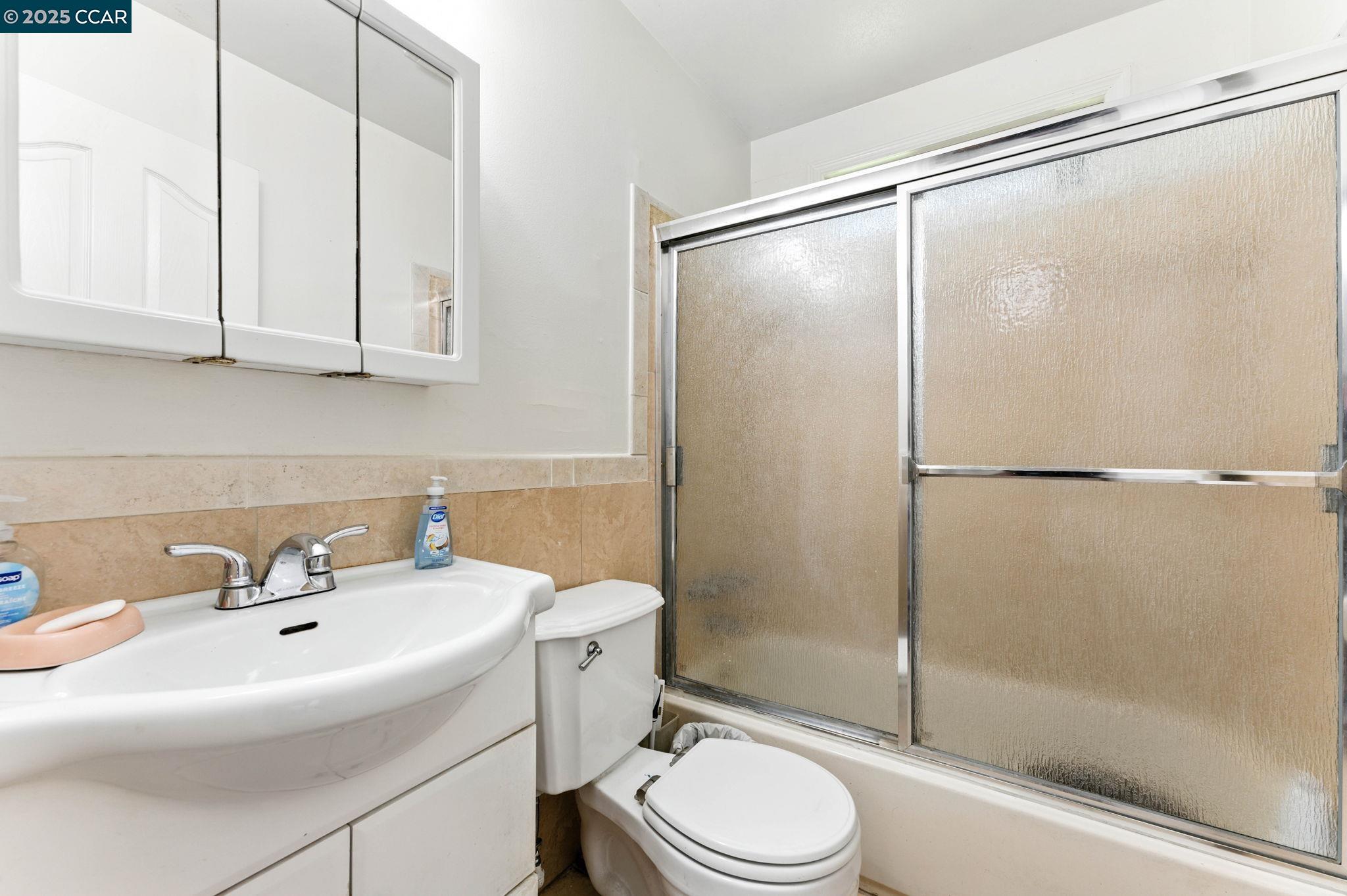 Detail Gallery Image 38 of 54 For 2573 Tara Hills Dr, San Pablo,  CA 94806 - 3 Beds | 1 Baths