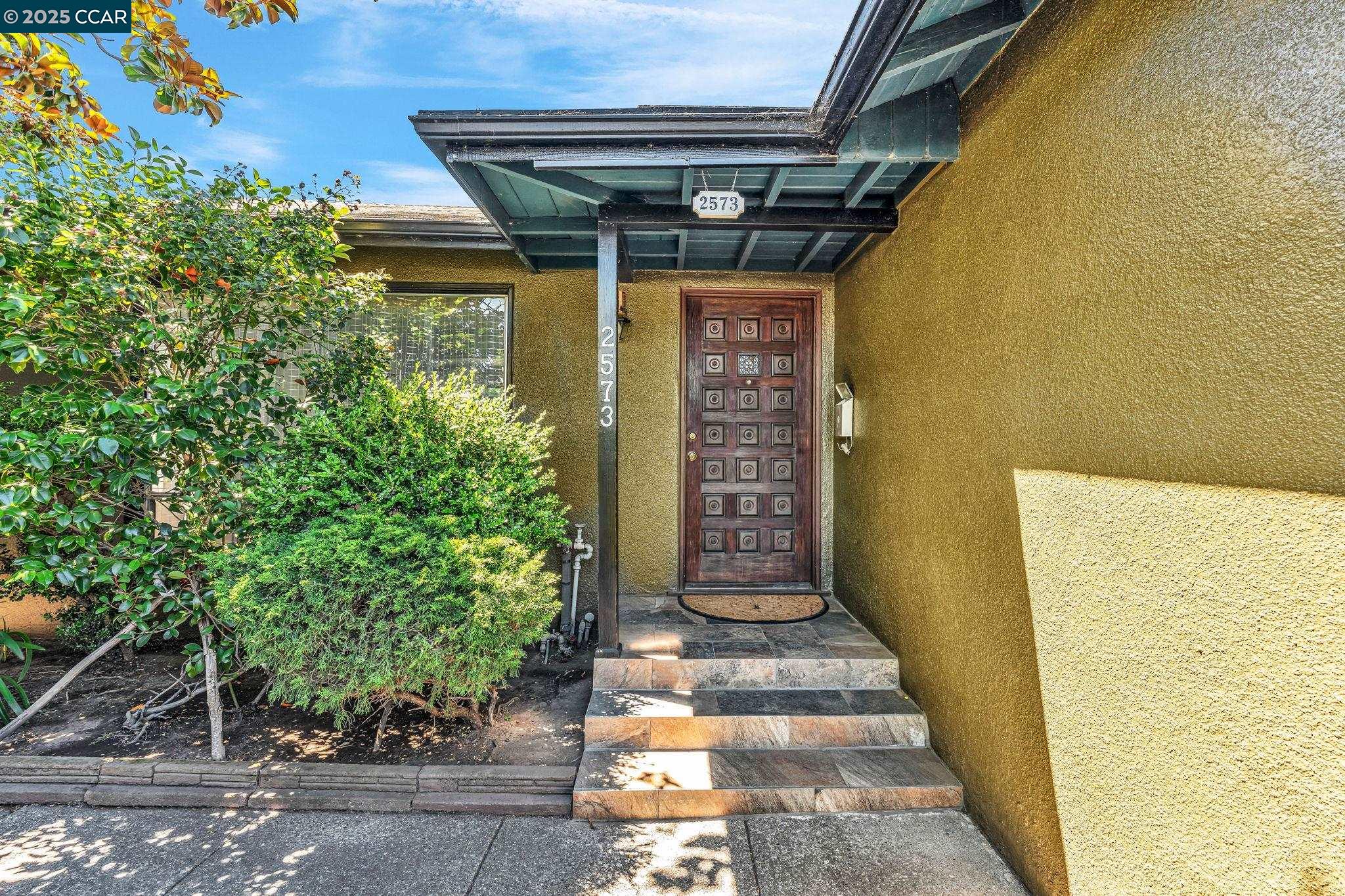 Detail Gallery Image 5 of 54 For 2573 Tara Hills Dr, San Pablo,  CA 94806 - 3 Beds | 1 Baths