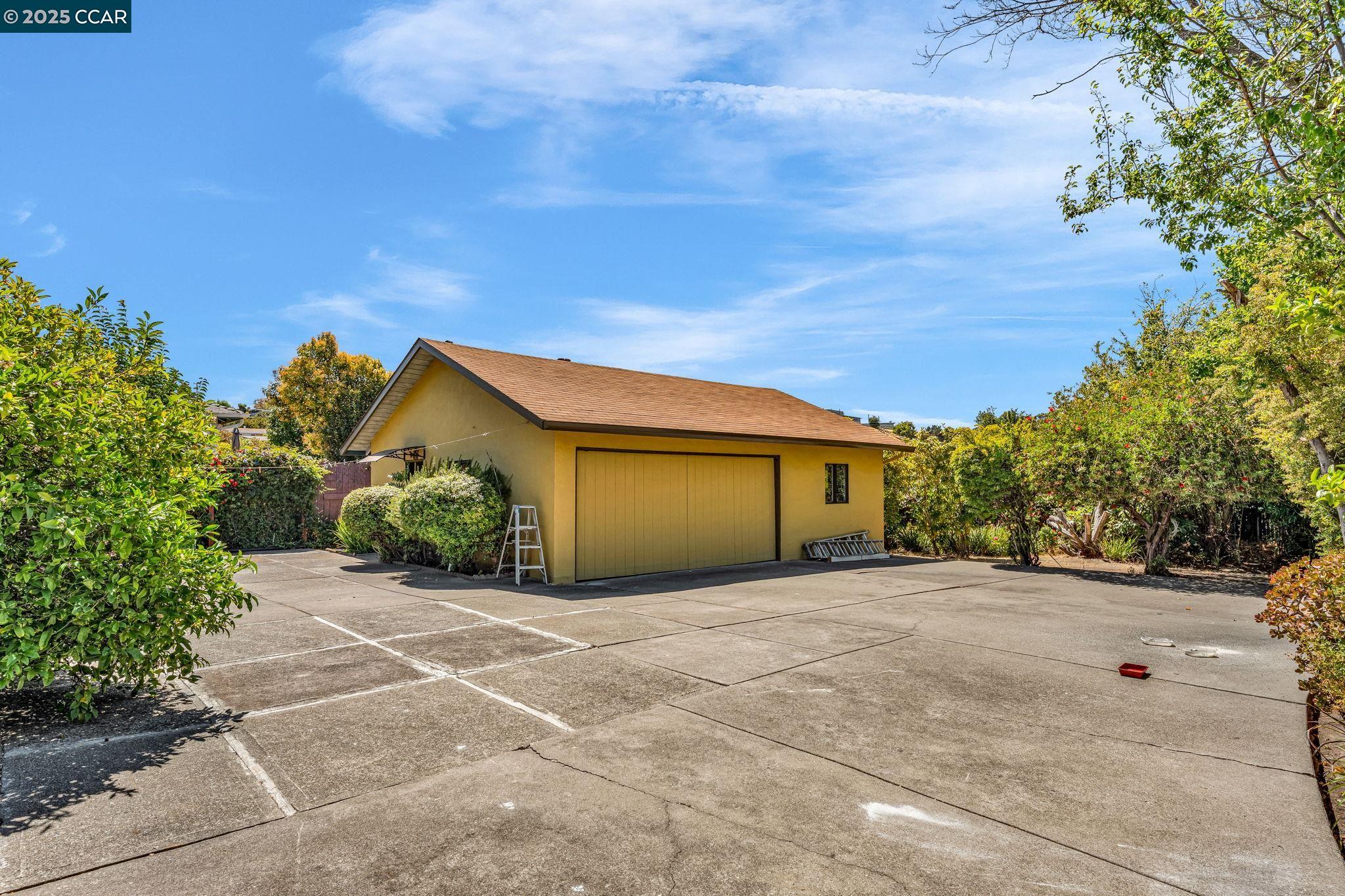 Detail Gallery Image 46 of 54 For 2573 Tara Hills Dr, San Pablo,  CA 94806 - 3 Beds | 1 Baths