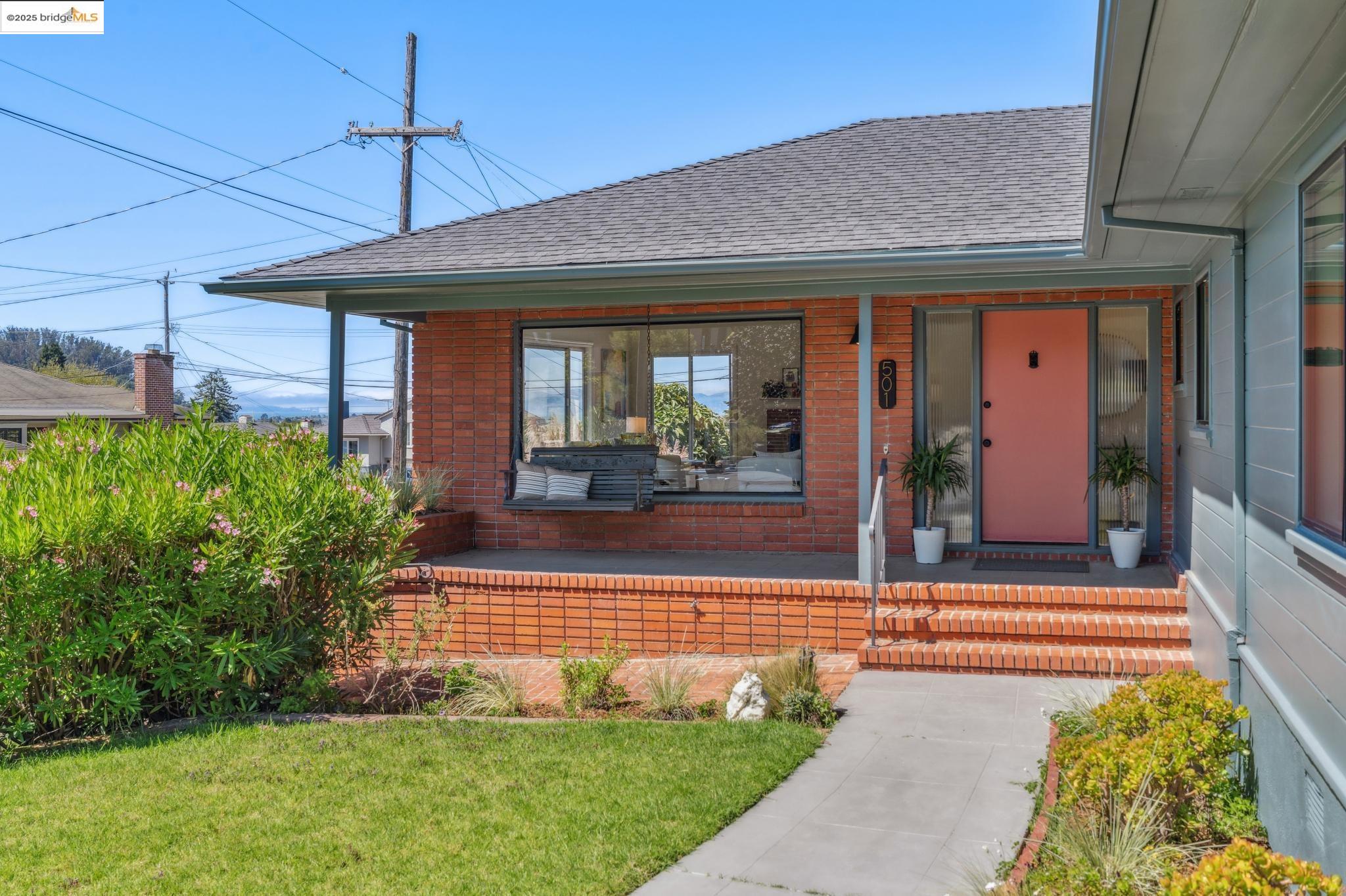 Detail Gallery Image 3 of 60 For 501 Bonnie Dr, El Cerrito,  CA 94530 - 2 Beds | 2/1 Baths