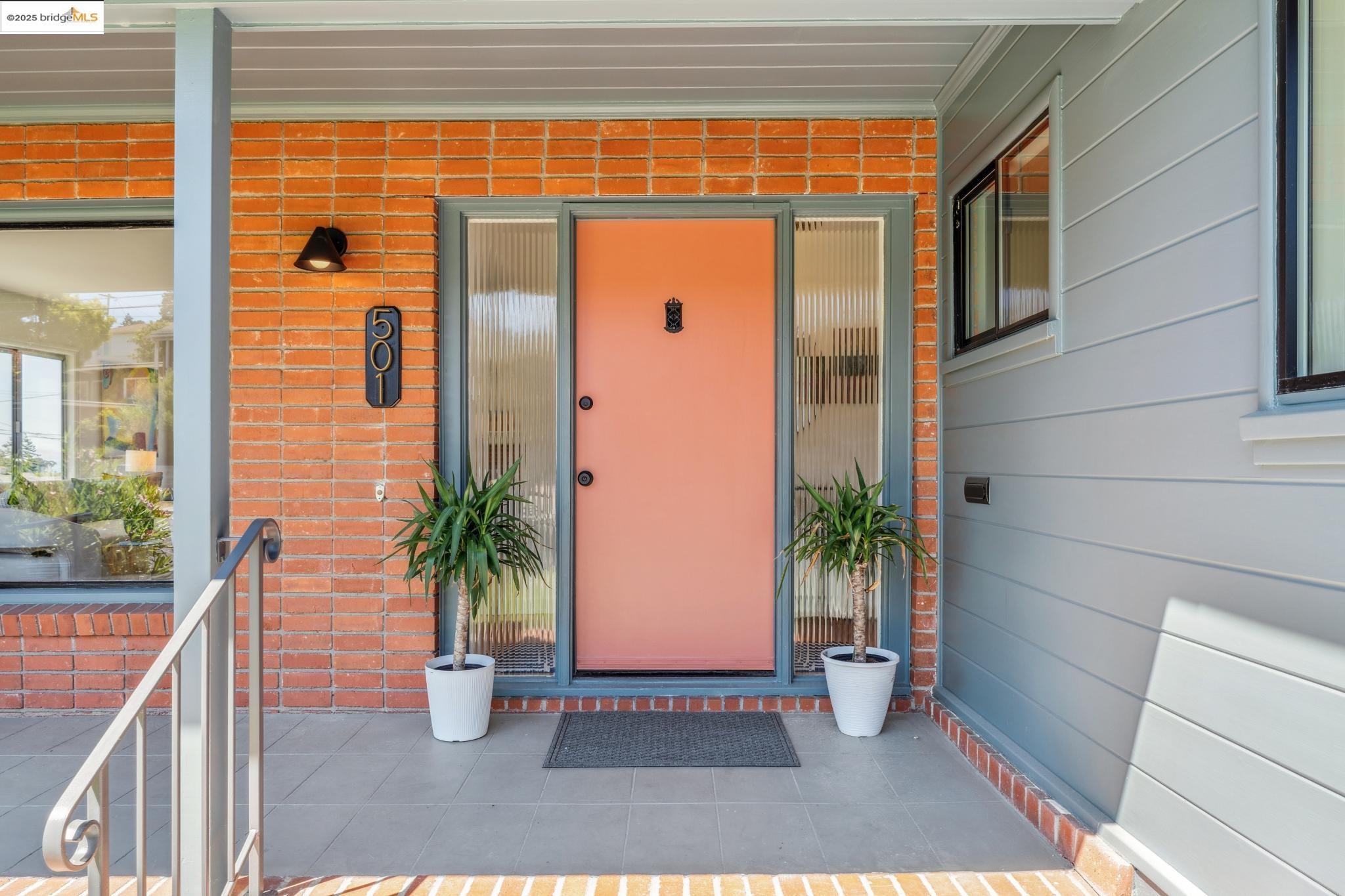 Detail Gallery Image 4 of 60 For 501 Bonnie Dr, El Cerrito,  CA 94530 - 2 Beds | 2/1 Baths