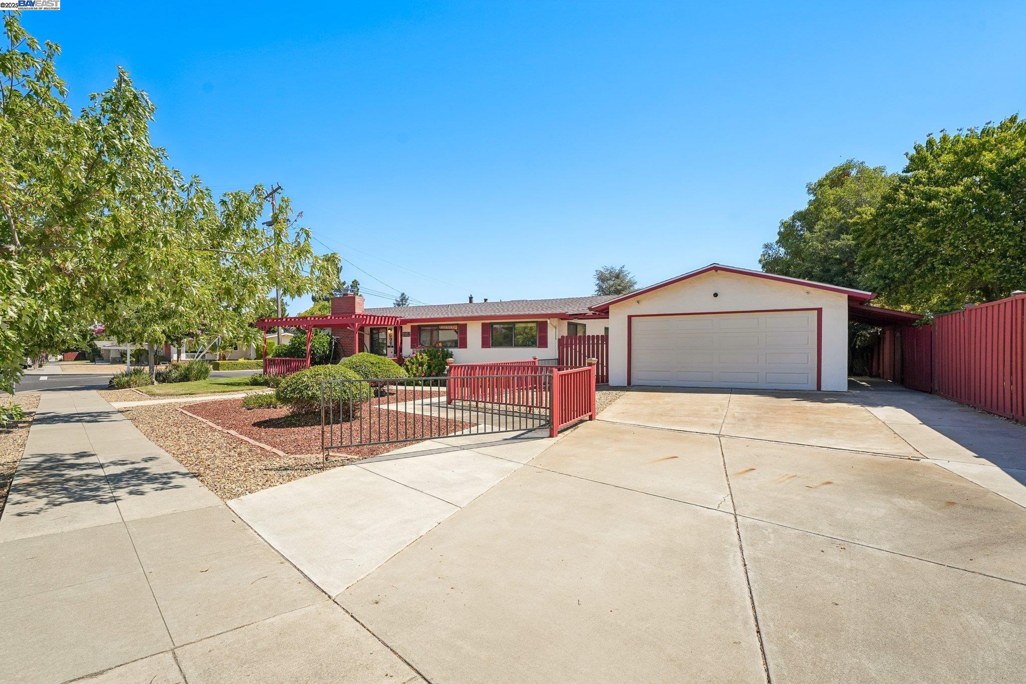 Detail Gallery Image 2 of 46 For 1052 Rincon Ave, Livermore,  CA 94551 - 4 Beds | 2 Baths