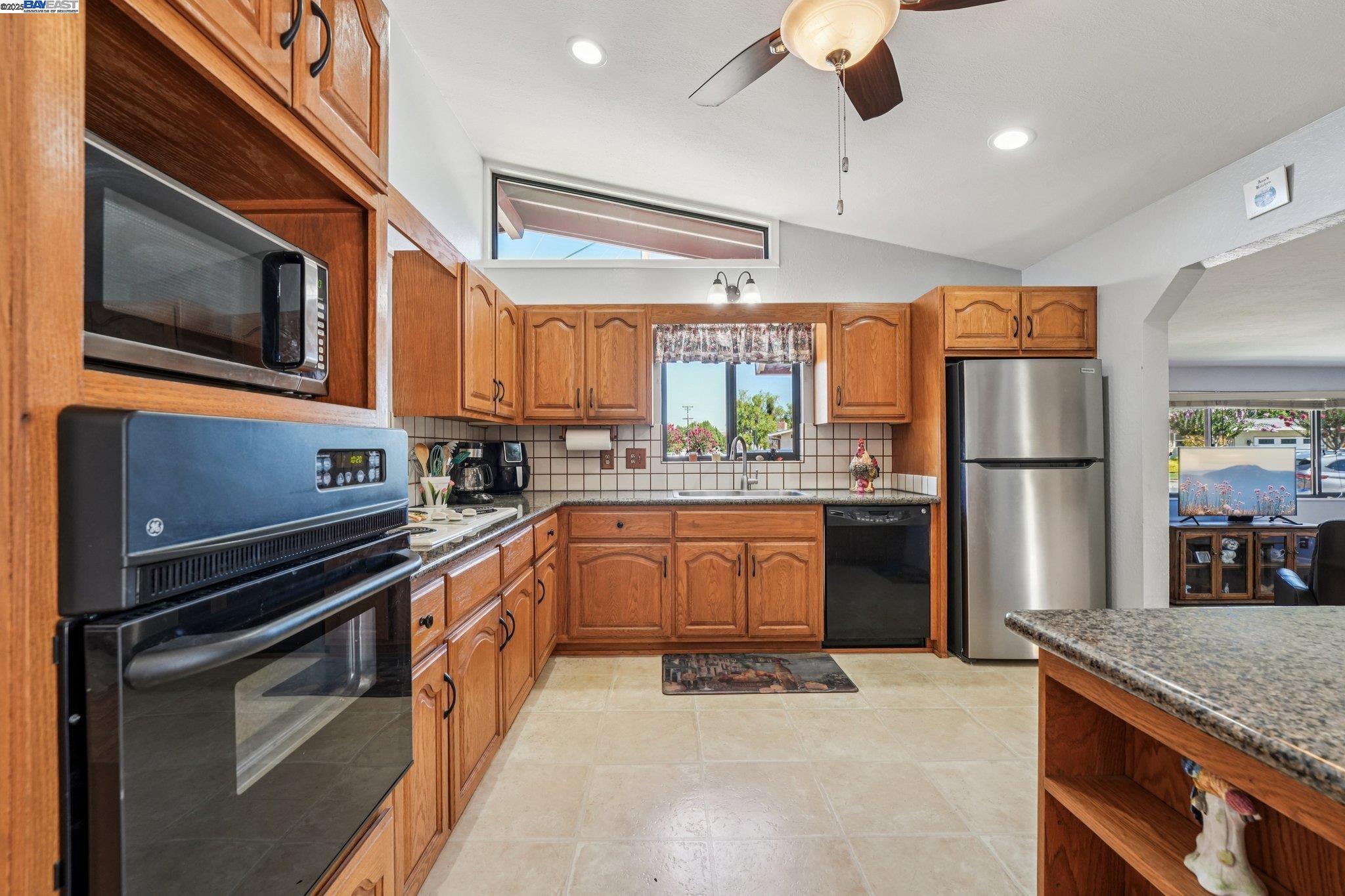 Detail Gallery Image 15 of 46 For 1052 Rincon Ave, Livermore,  CA 94551 - 4 Beds | 2 Baths
