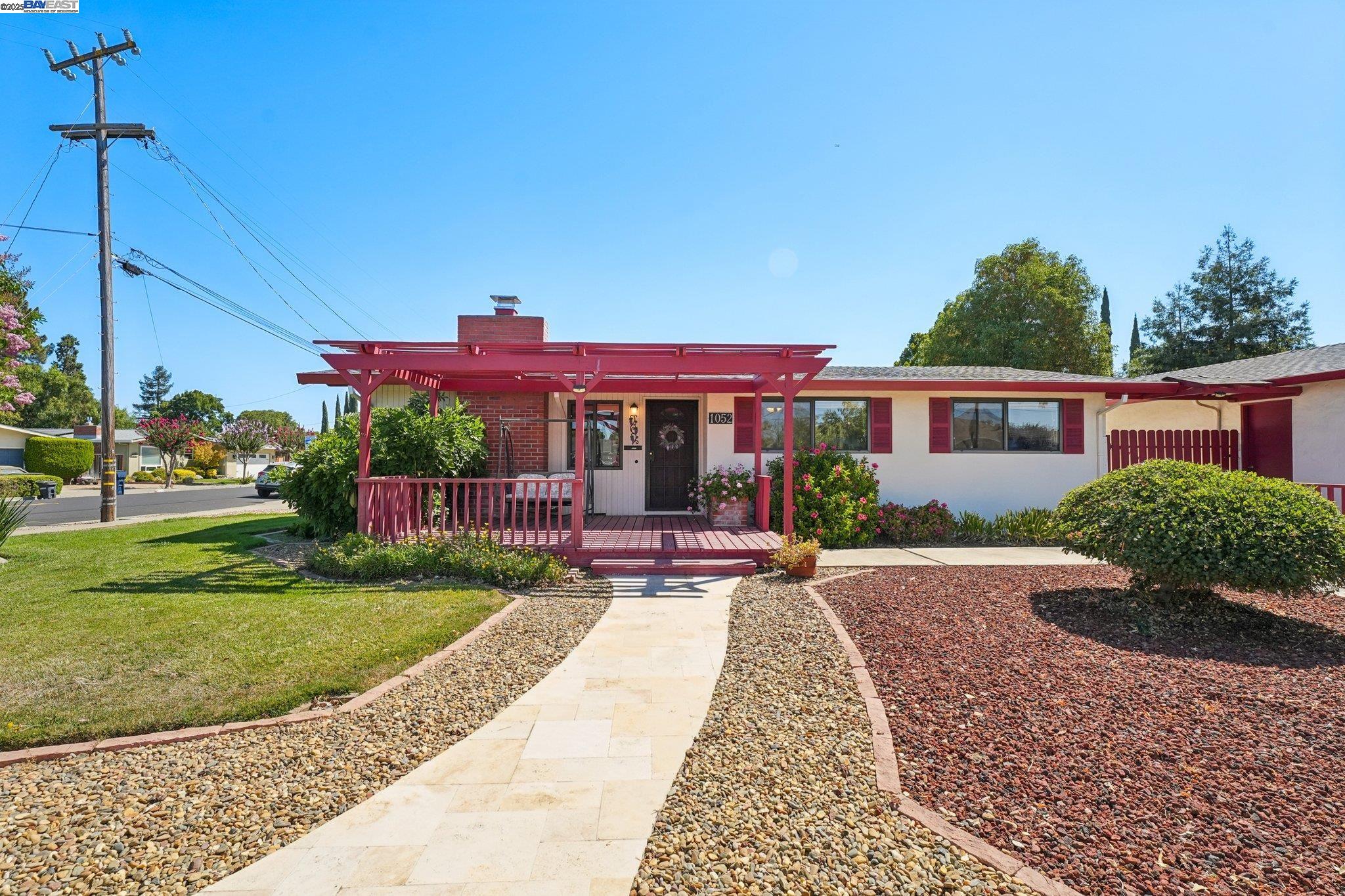 Detail Gallery Image 3 of 46 For 1052 Rincon Ave, Livermore,  CA 94551 - 4 Beds | 2 Baths