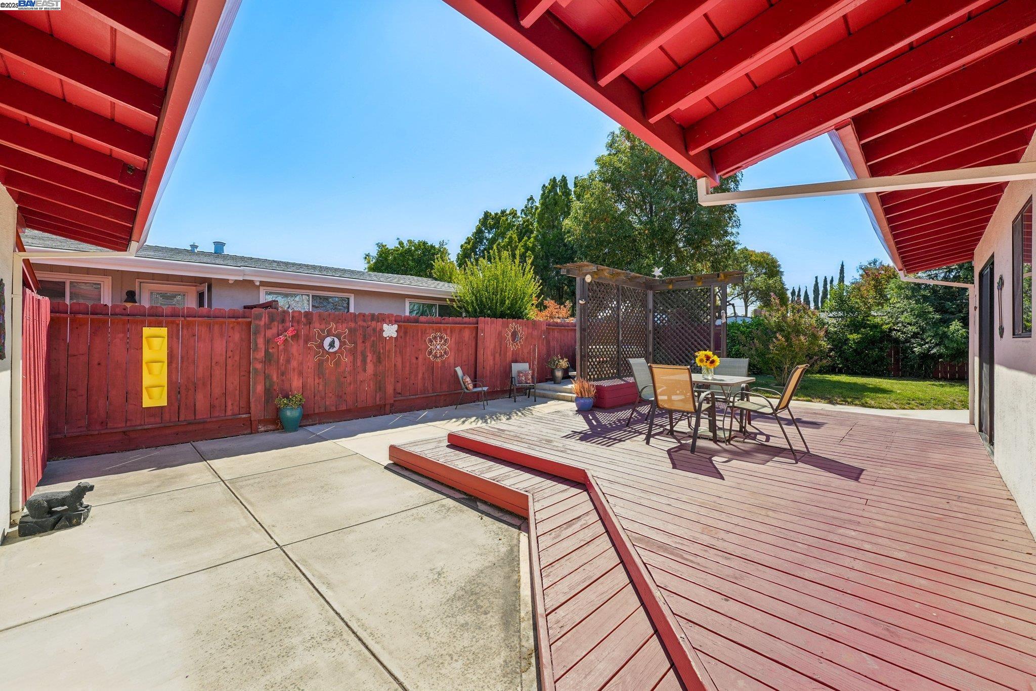 Detail Gallery Image 32 of 46 For 1052 Rincon Ave, Livermore,  CA 94551 - 4 Beds | 2 Baths