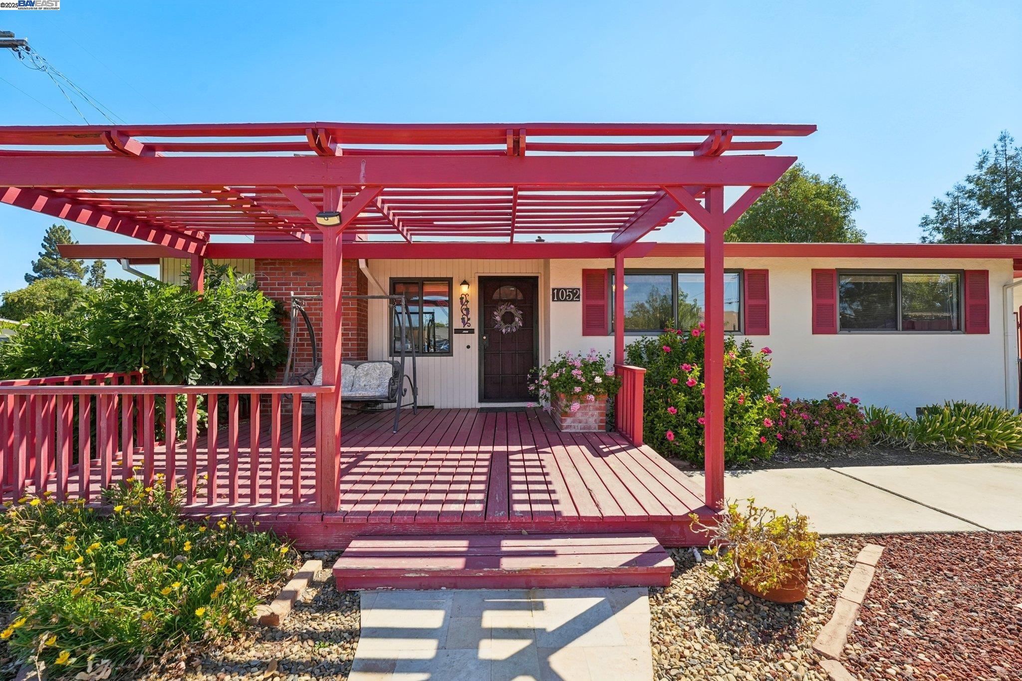 Detail Gallery Image 5 of 46 For 1052 Rincon Ave, Livermore,  CA 94551 - 4 Beds | 2 Baths