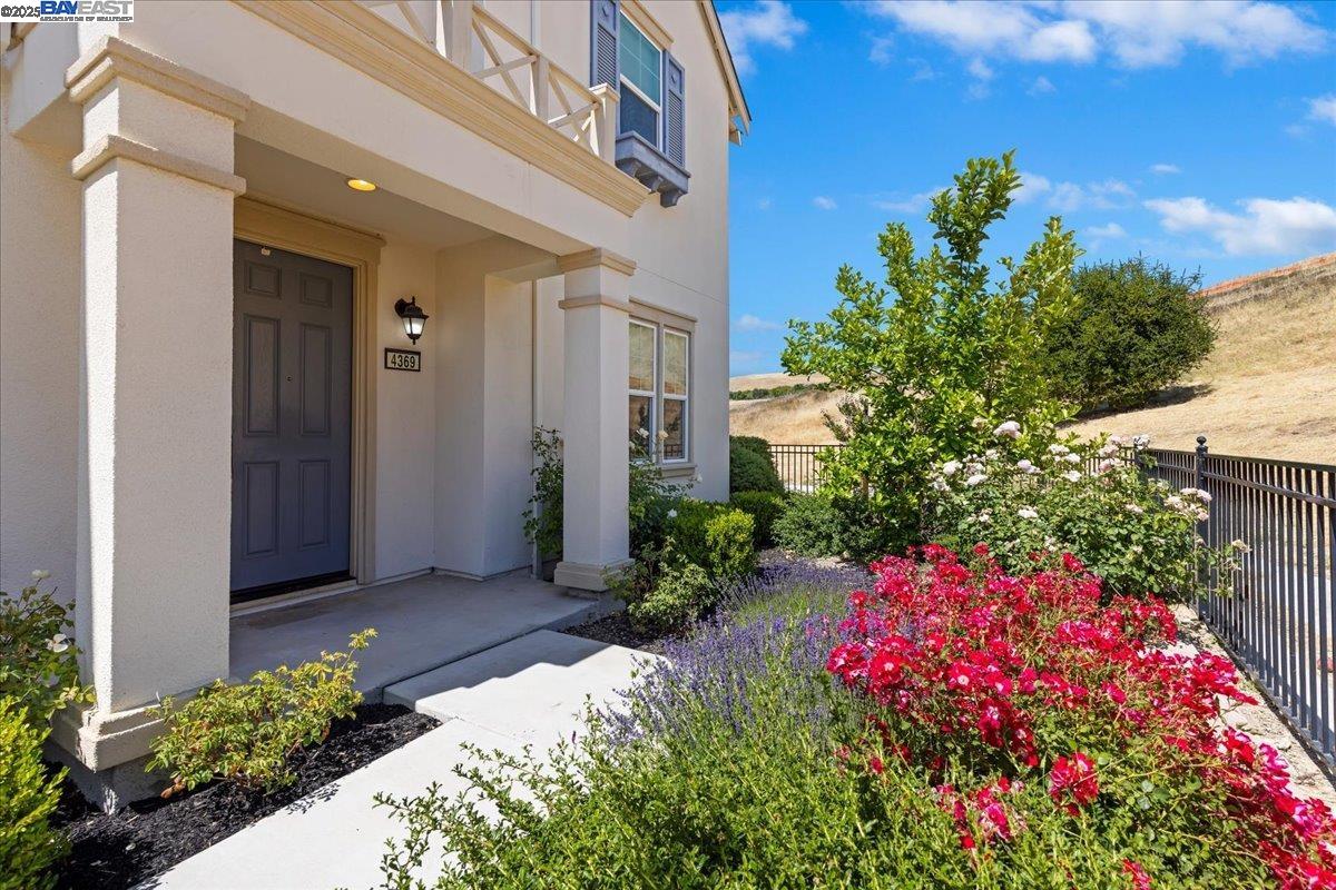 Detail Gallery Image 2 of 37 For 4369 Table Mountain Rd, Dublin,  CA 94568 - 4 Beds | 2/1 Baths