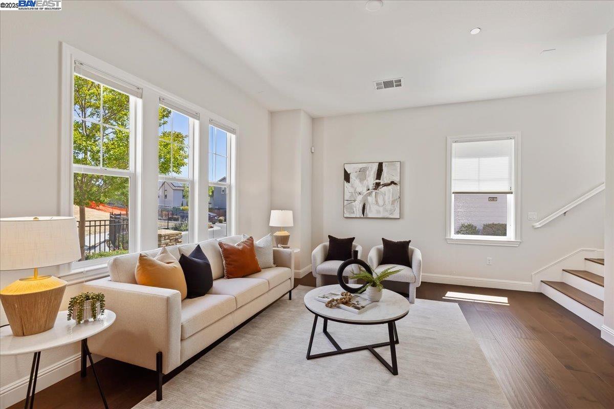 Detail Gallery Image 11 of 37 For 4369 Table Mountain Rd, Dublin,  CA 94568 - 4 Beds | 2/1 Baths