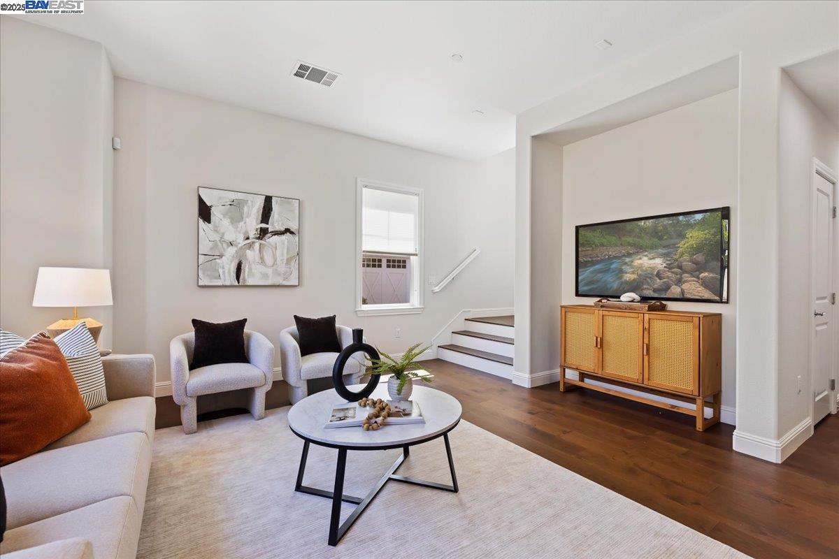 Detail Gallery Image 12 of 37 For 4369 Table Mountain Rd, Dublin,  CA 94568 - 4 Beds | 2/1 Baths