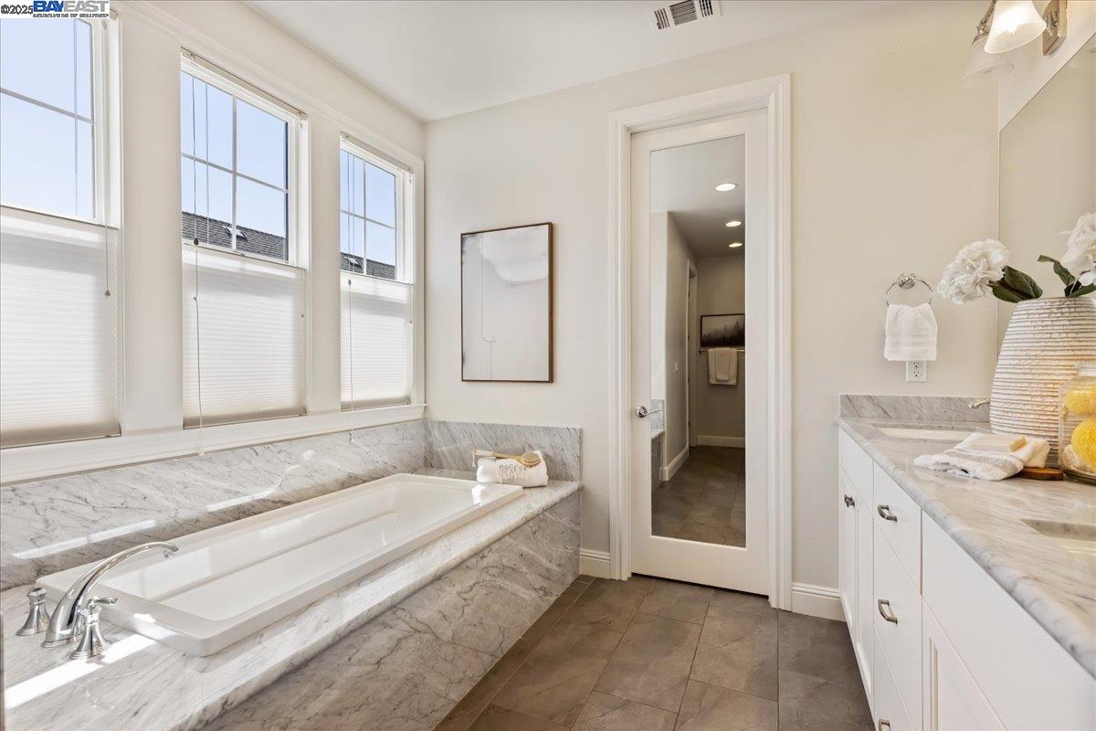 Detail Gallery Image 19 of 37 For 4369 Table Mountain Rd, Dublin,  CA 94568 - 4 Beds | 2/1 Baths