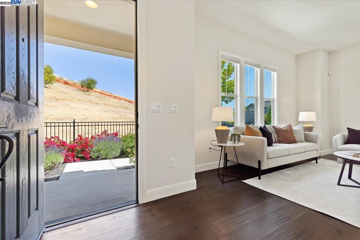 Detail Gallery Image 3 of 37 For 4369 Table Mountain Rd, Dublin,  CA 94568 - 4 Beds | 2/1 Baths