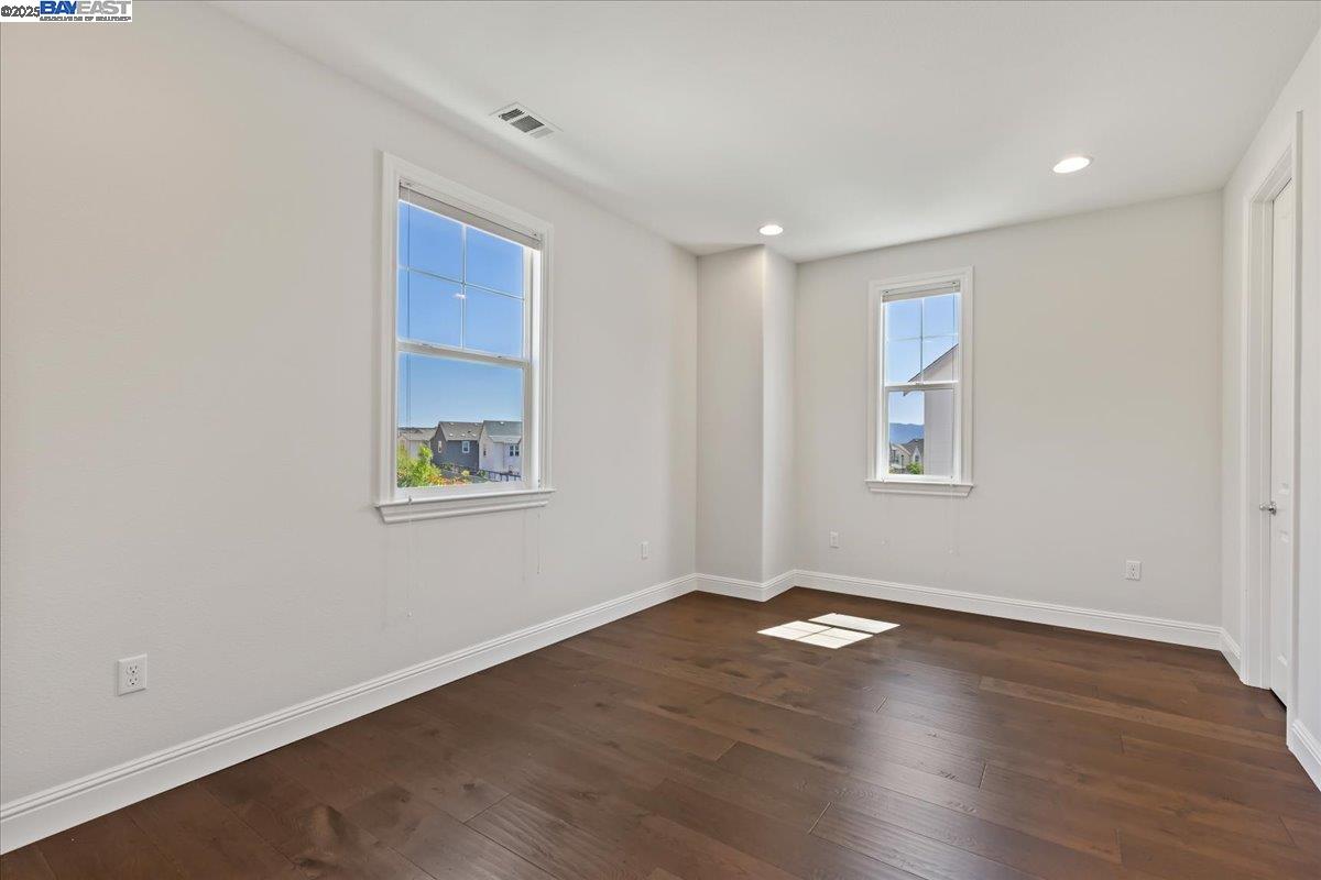 Detail Gallery Image 24 of 37 For 4369 Table Mountain Rd, Dublin,  CA 94568 - 4 Beds | 2/1 Baths