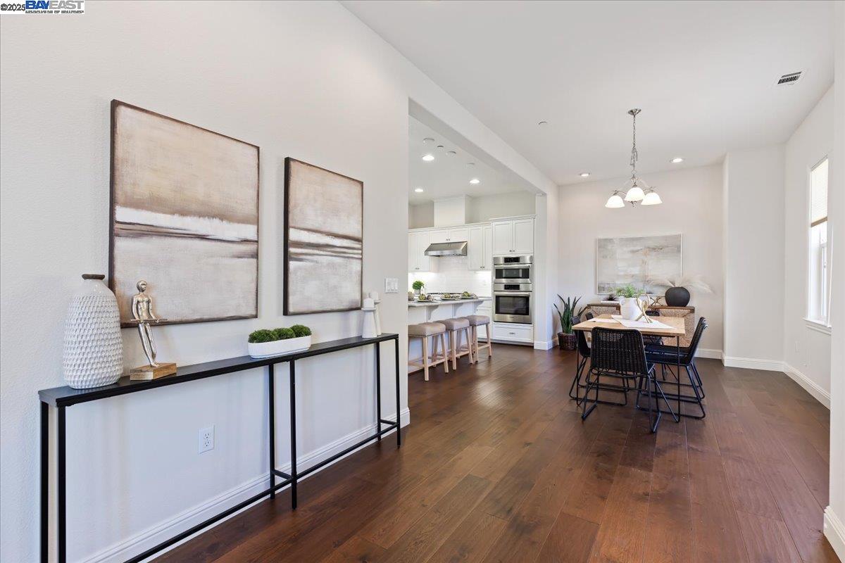 Detail Gallery Image 4 of 37 For 4369 Table Mountain Rd, Dublin,  CA 94568 - 4 Beds | 2/1 Baths