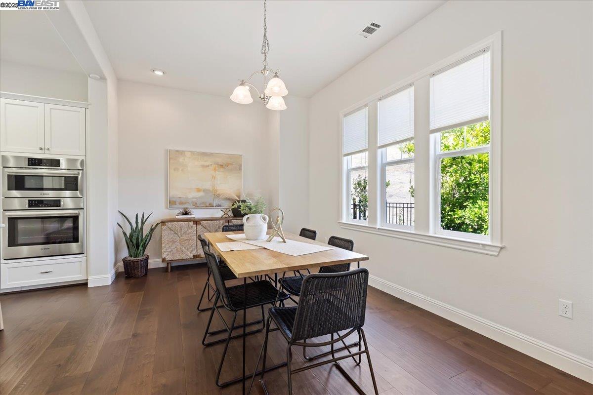 Detail Gallery Image 5 of 37 For 4369 Table Mountain Rd, Dublin,  CA 94568 - 4 Beds | 2/1 Baths